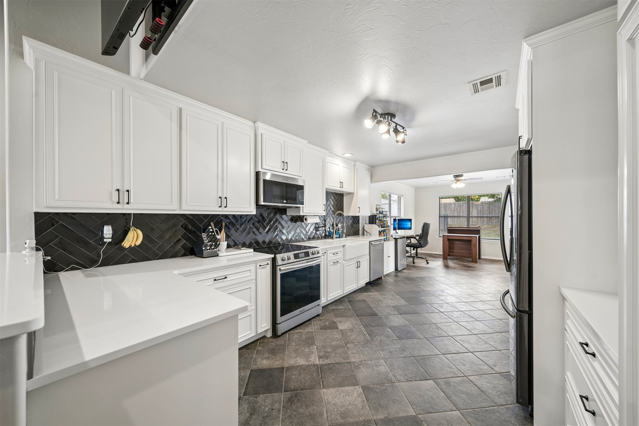 1111 Crozier St Property Photo 13