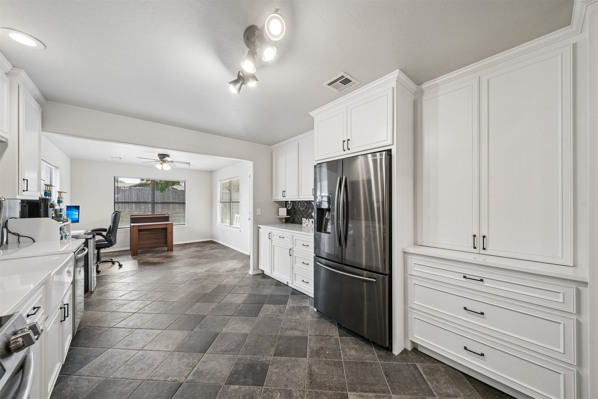1111 Crozier St Property Photo 14