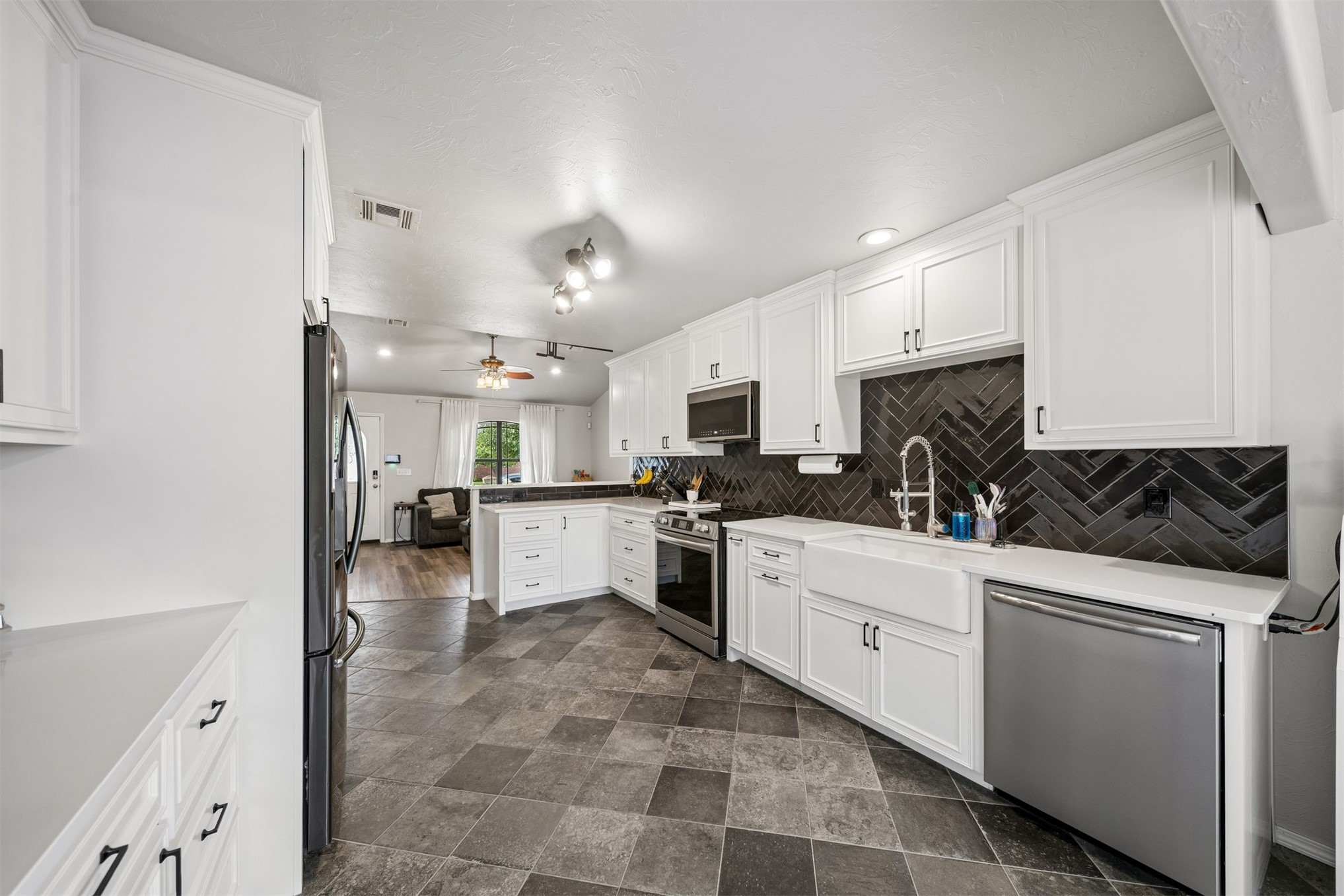 1111 Crozier St Property Photo 15
