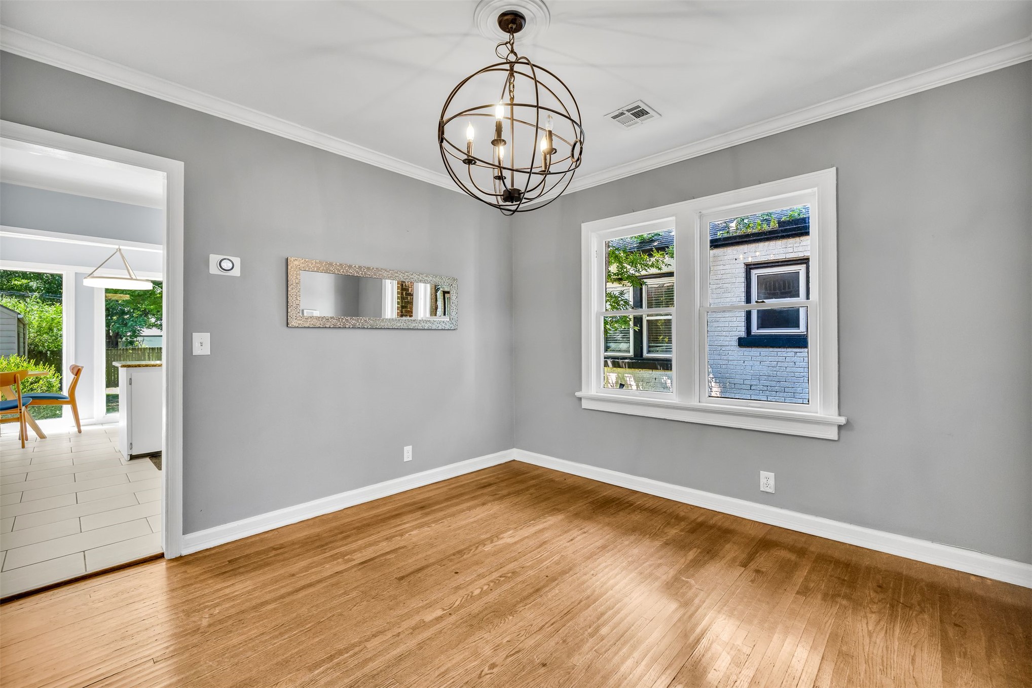 1208 S Columbia Avenue Property Photo 6