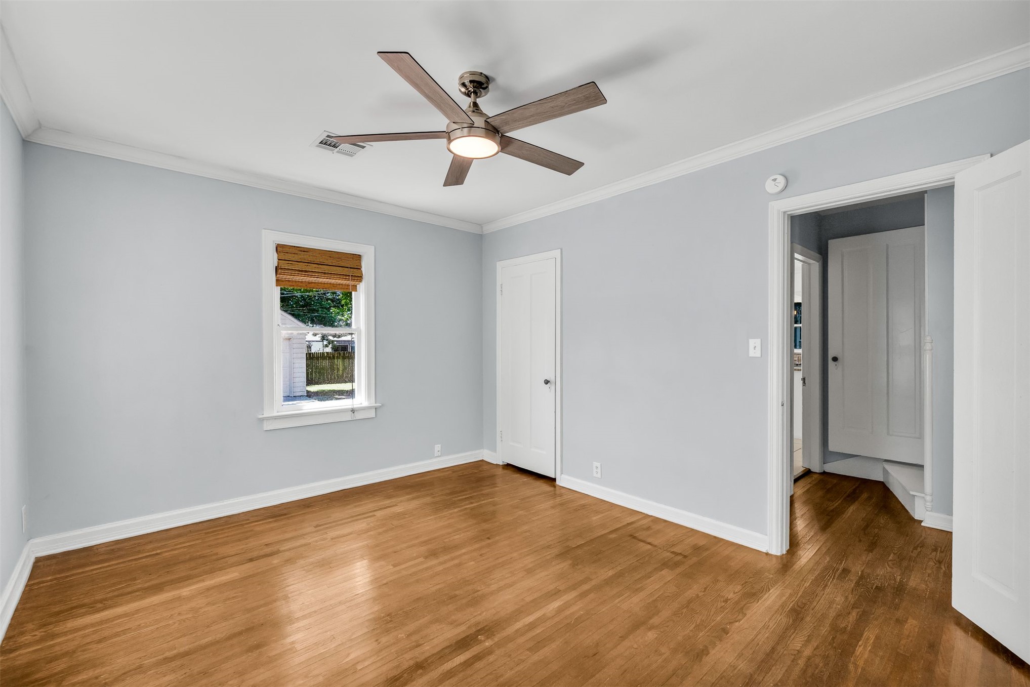 1208 S Columbia Avenue Property Photo 18