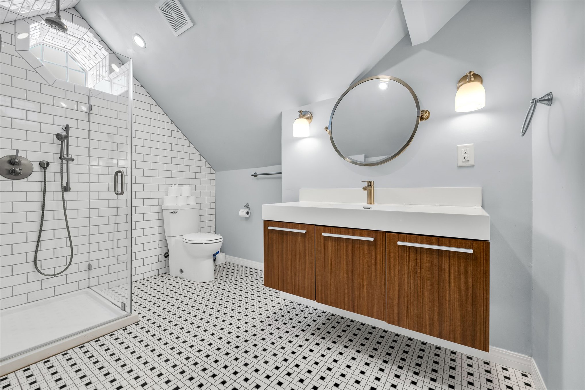 1208 S Columbia Avenue Property Photo 22