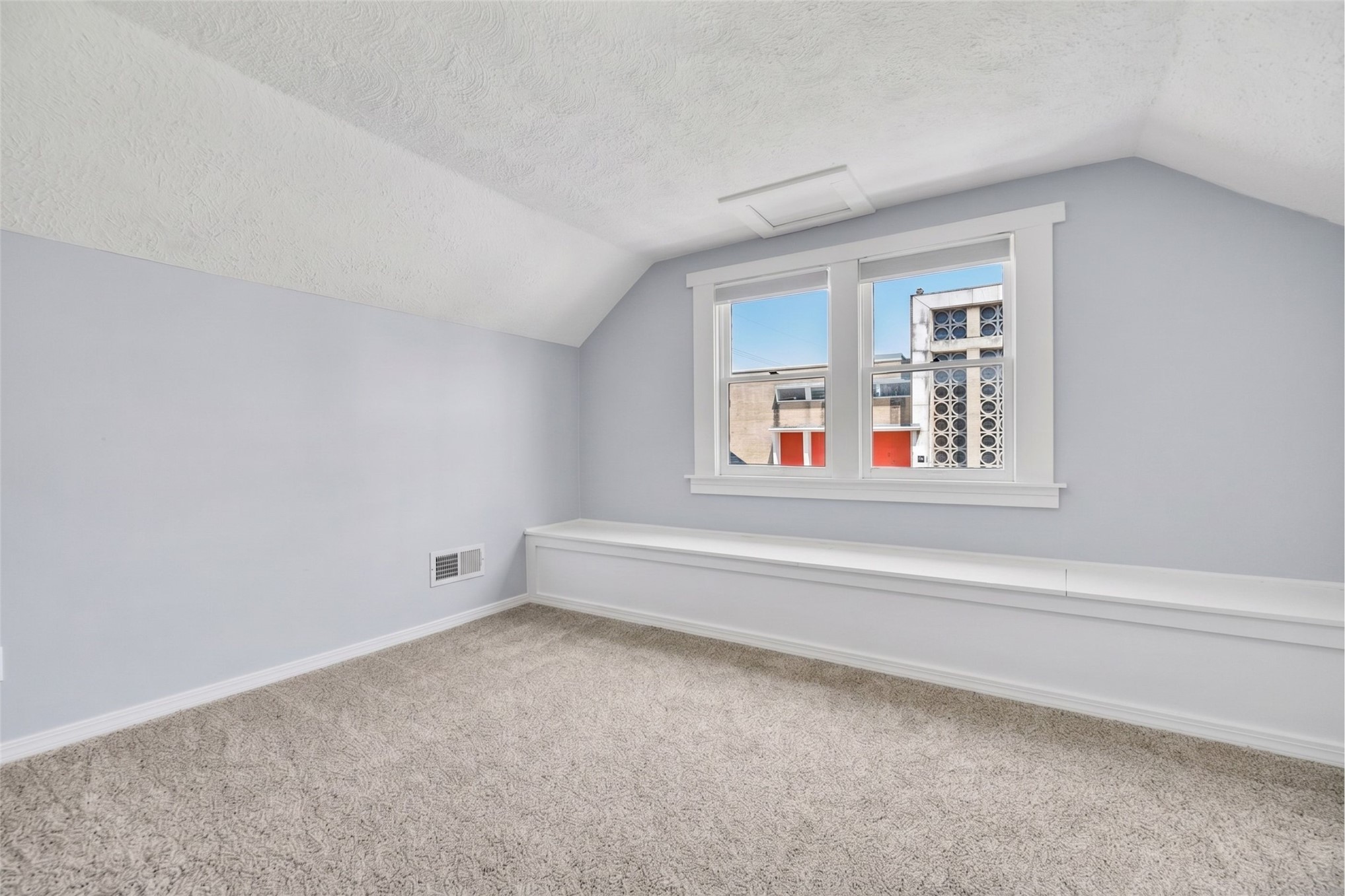 1208 S Columbia Avenue Property Photo 24