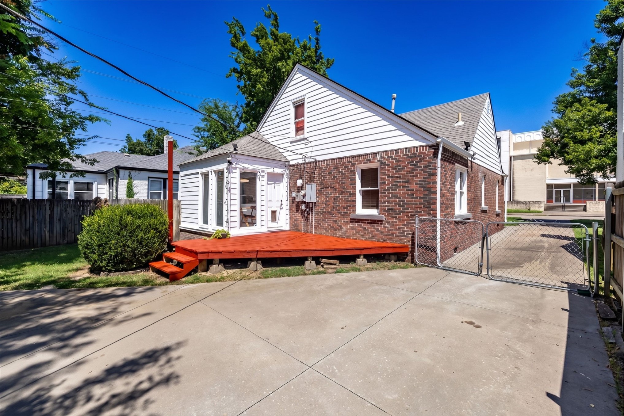 1208 S Columbia Avenue Property Photo 26
