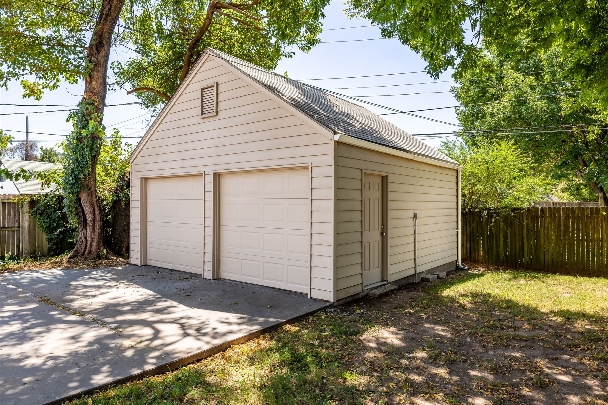 1208 S Columbia Avenue Property Photo 28