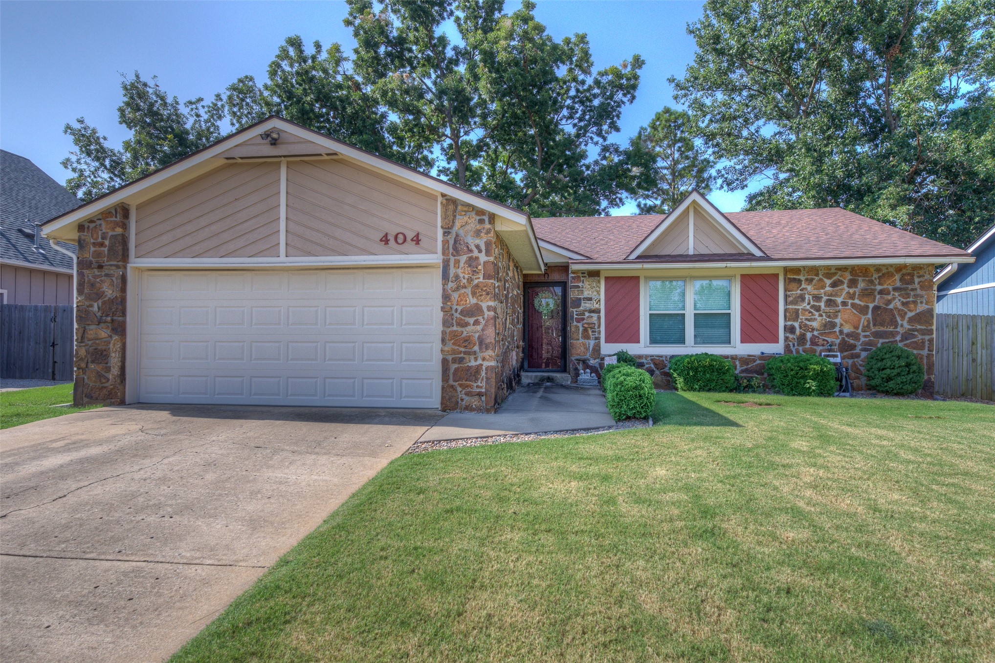 404 W 35th Place