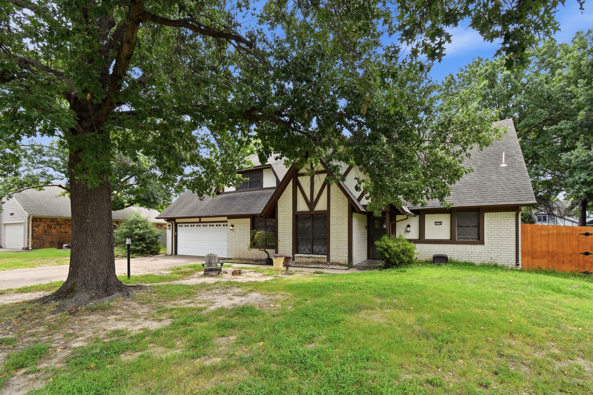 5008 E 97th Place Property Photo 3