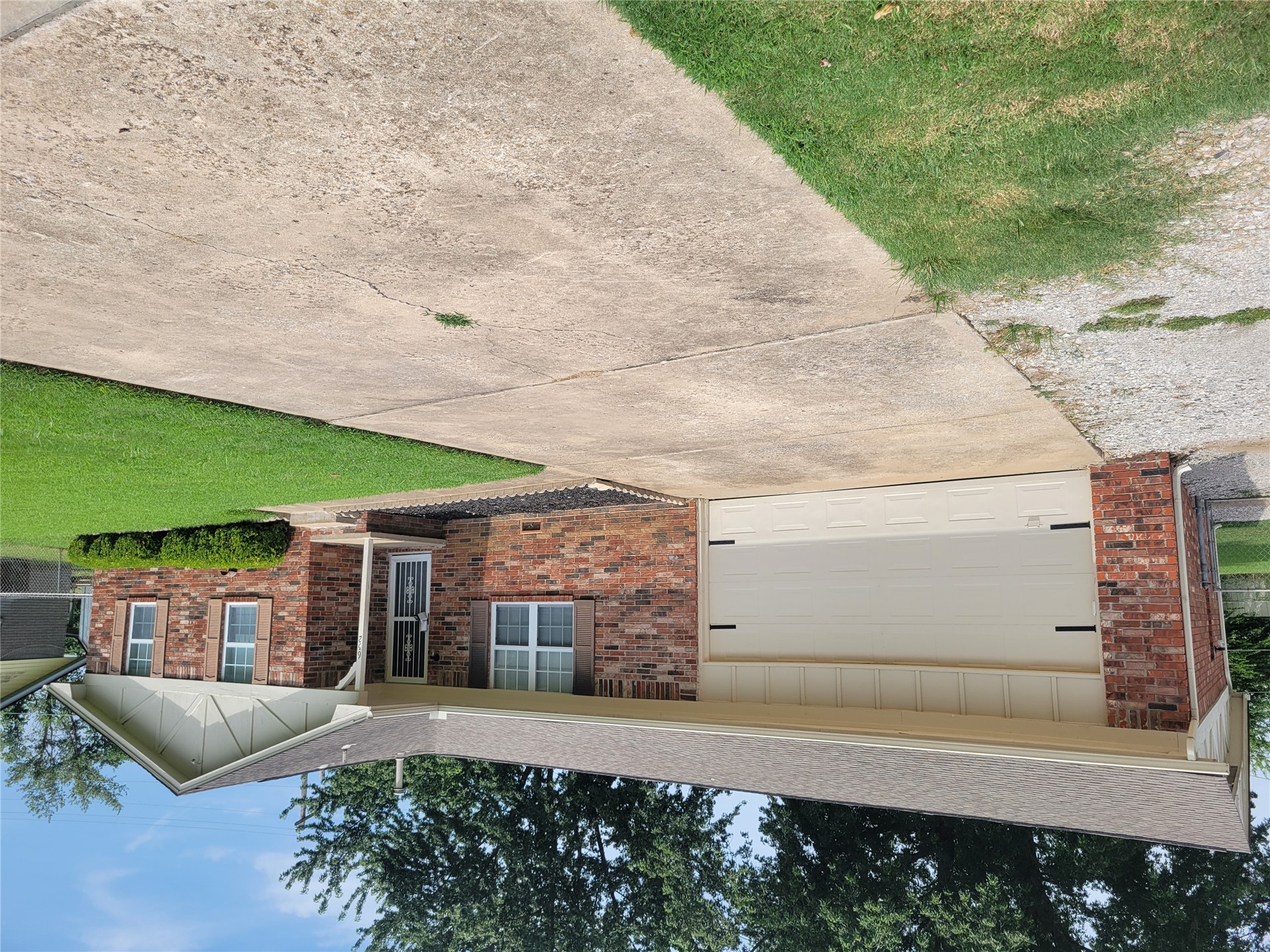 652 E Main Street Property Photo 2