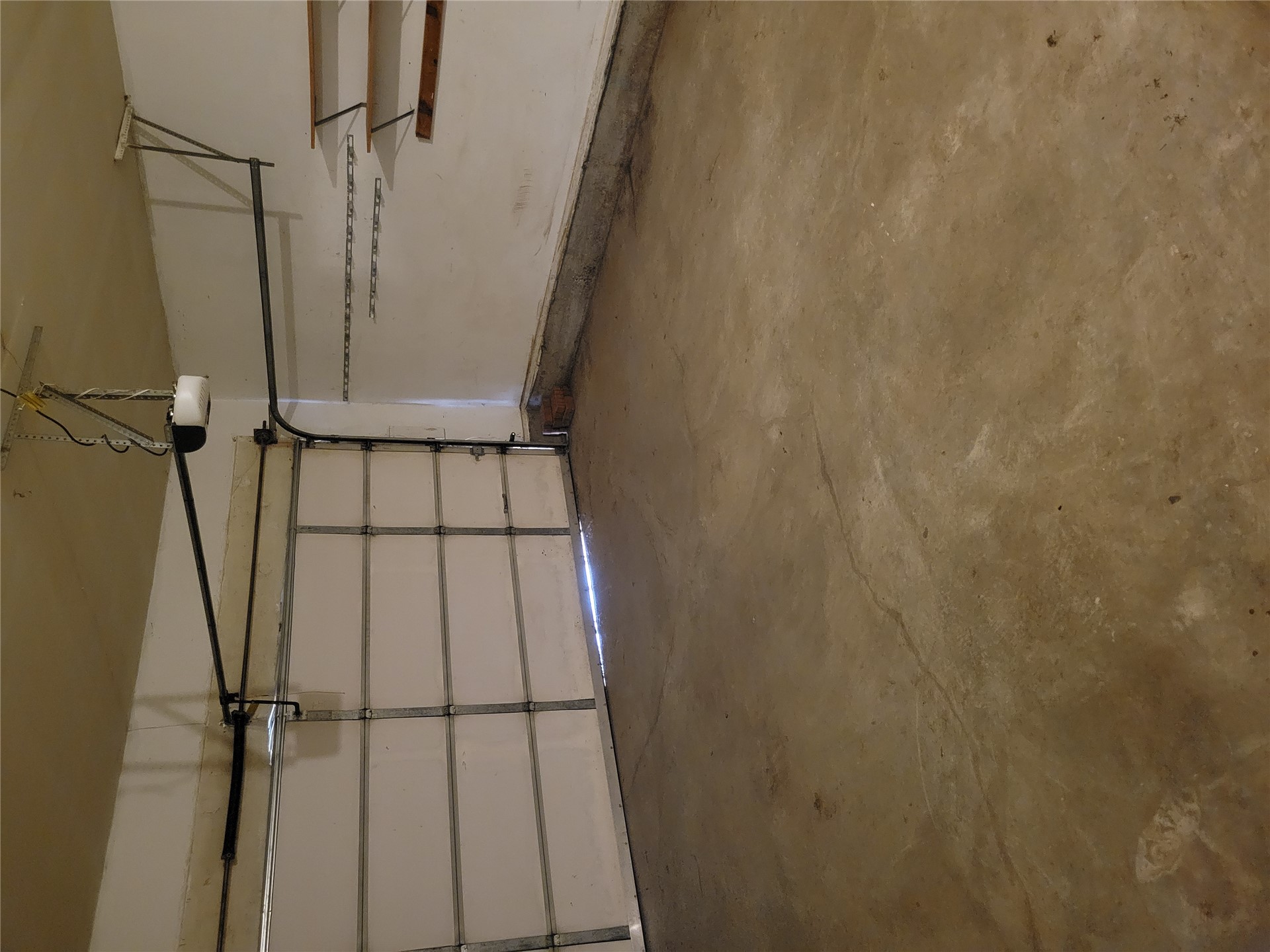 652 E Main Street Property Photo 4
