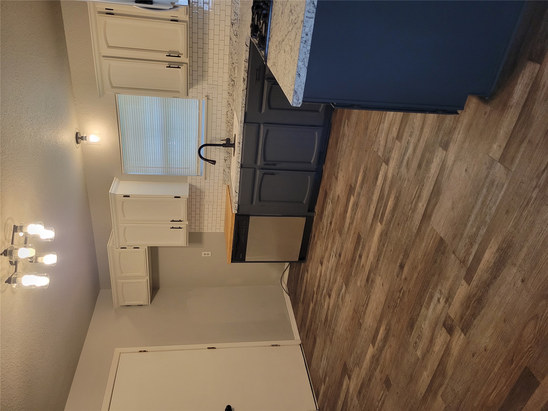 652 E Main Street Property Photo 6