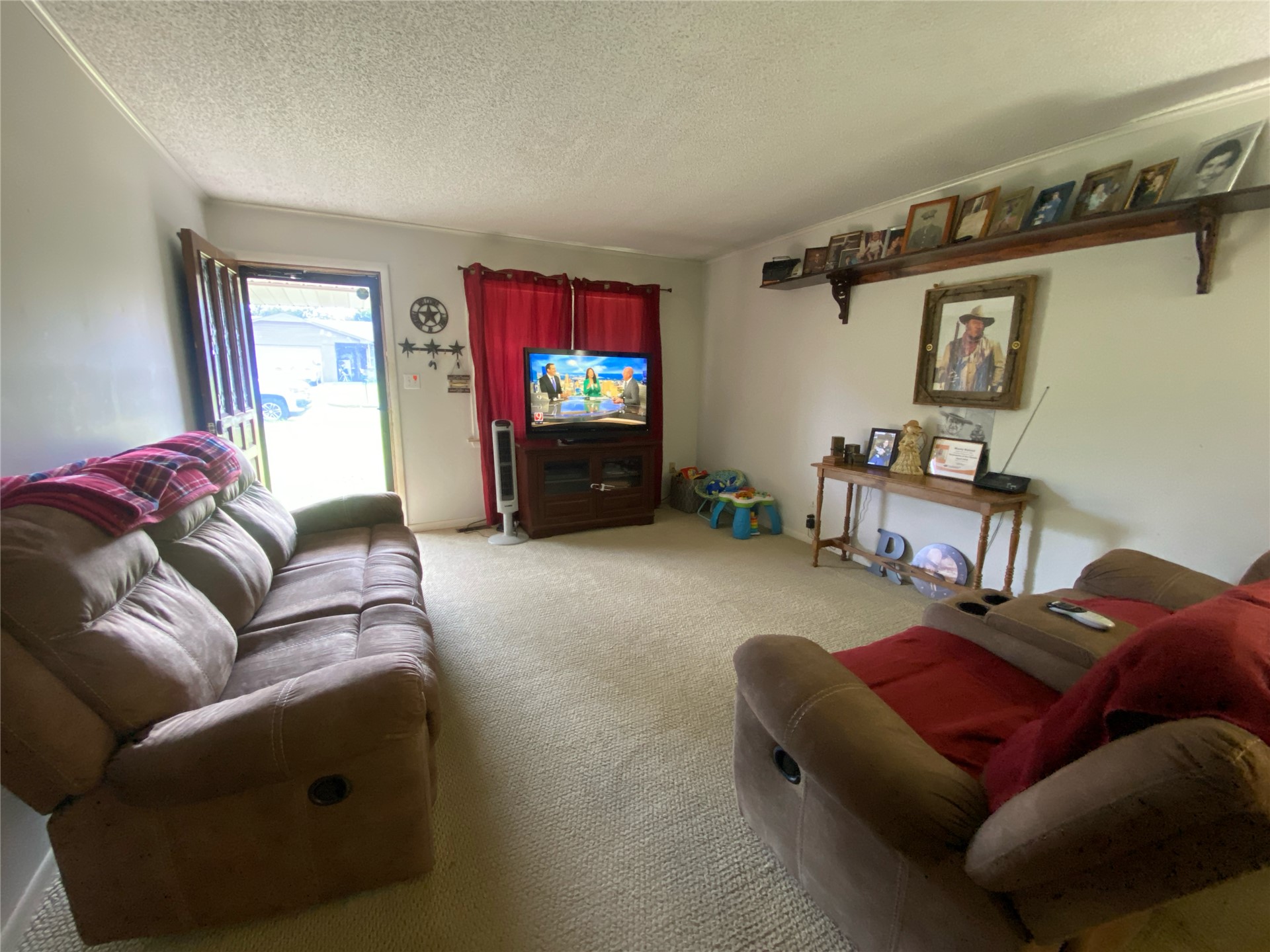 912 S Thompson Avenue Property Photo 2