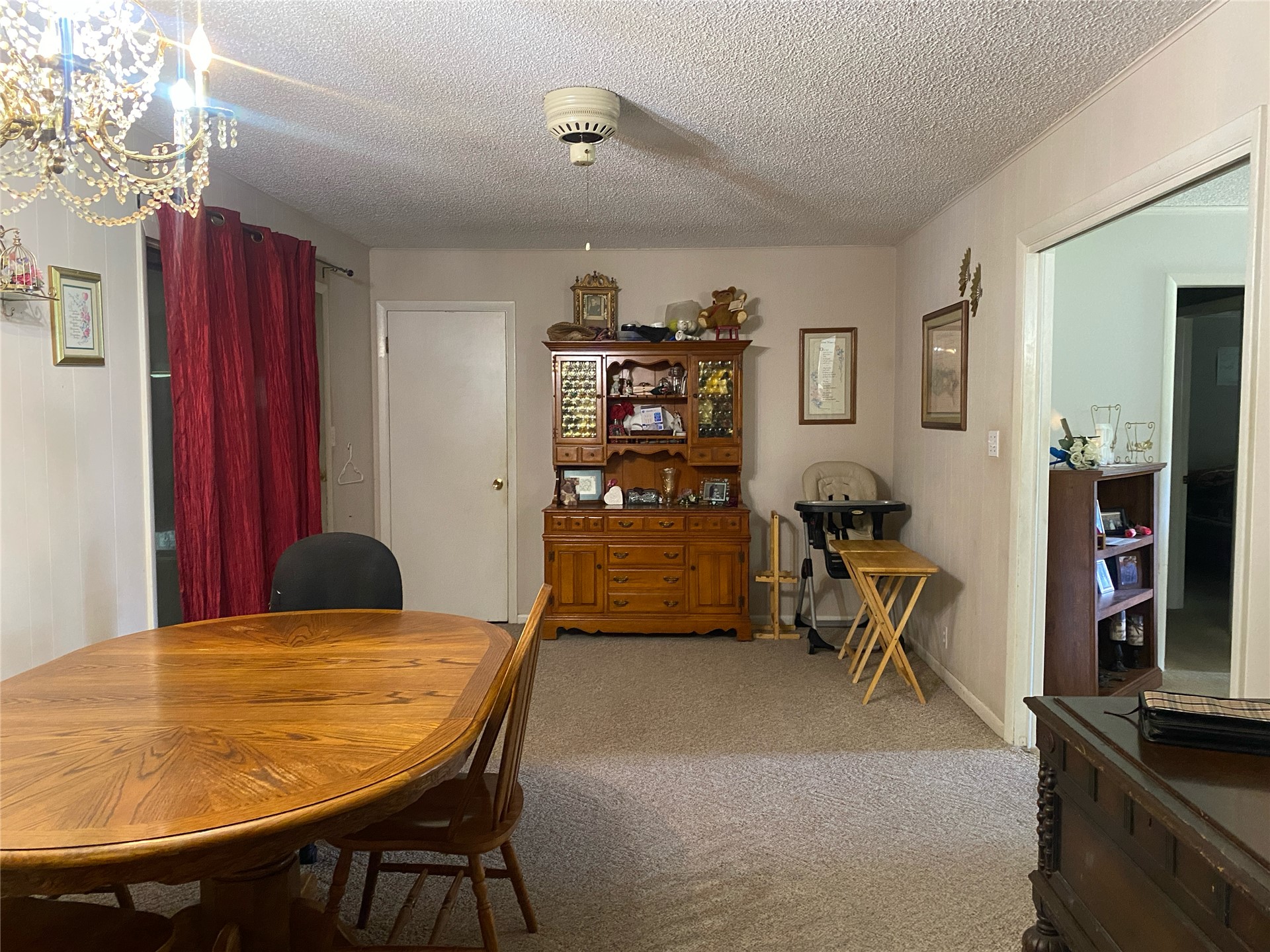 912 S Thompson Avenue Property Photo 3