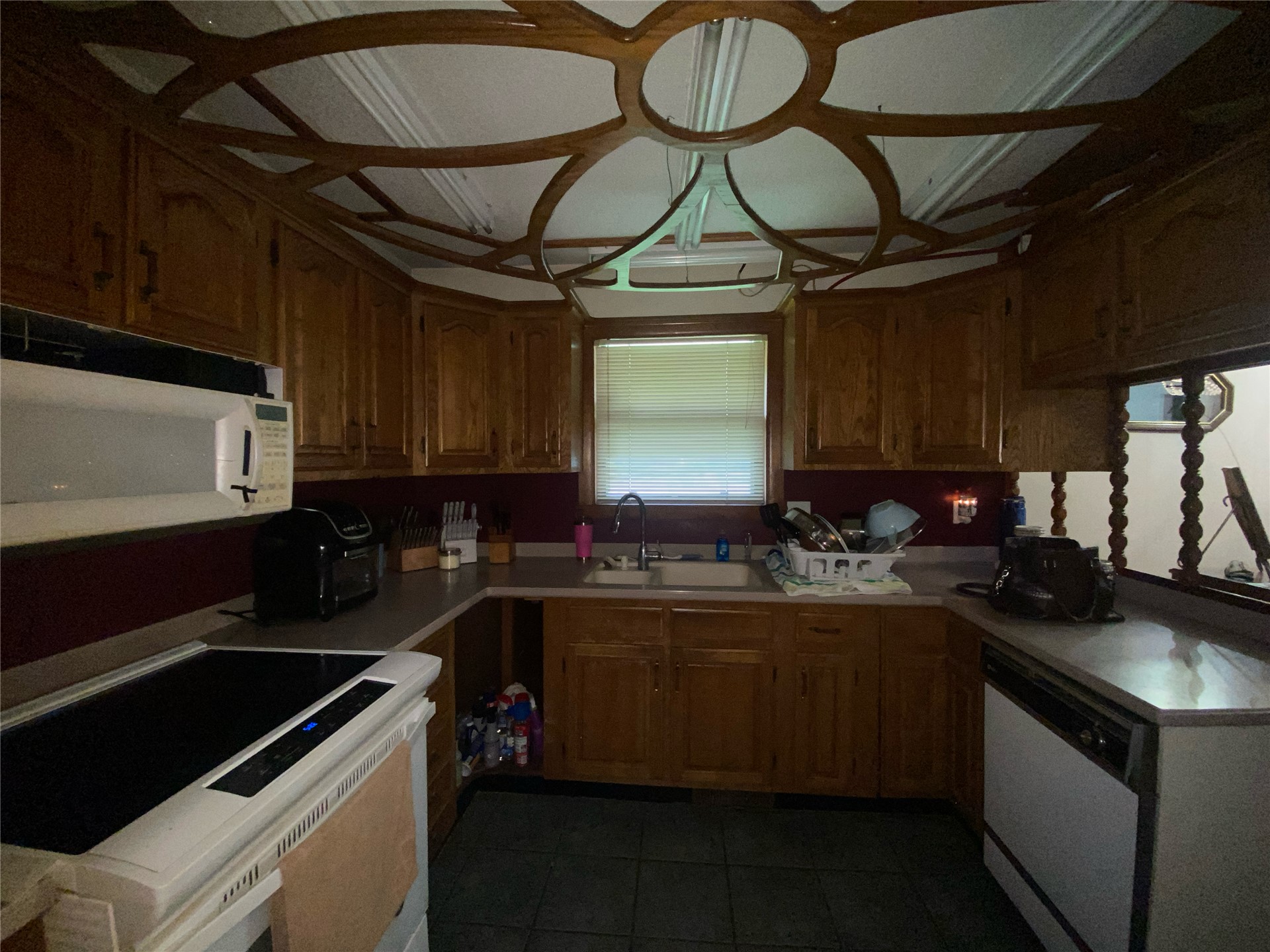 912 S Thompson Avenue Property Photo 6