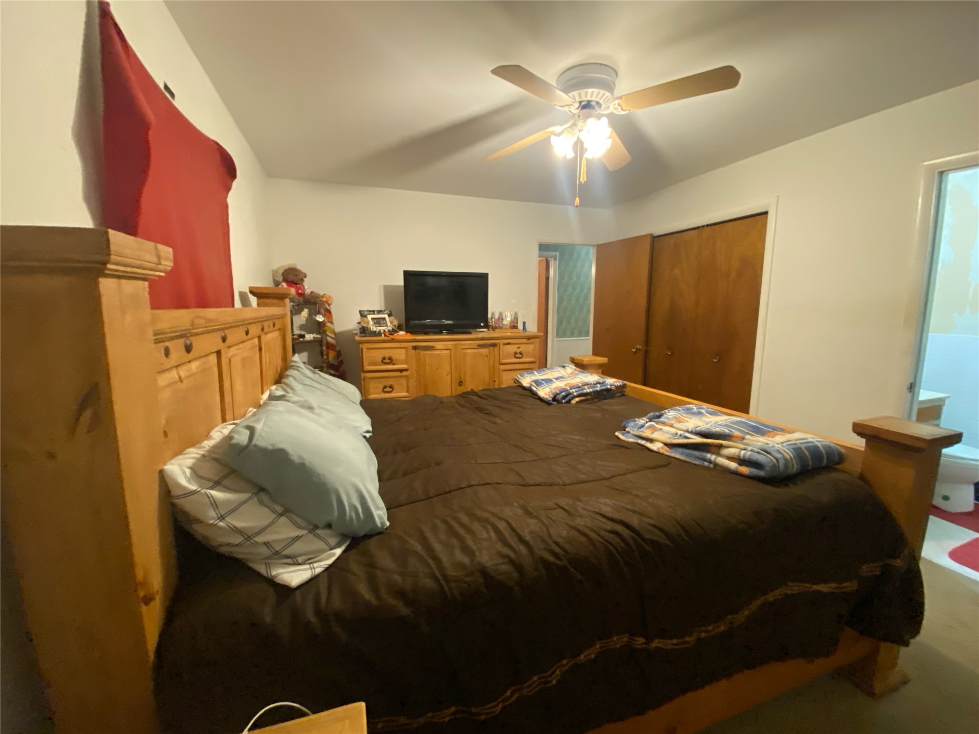 912 S Thompson Avenue Property Photo 8