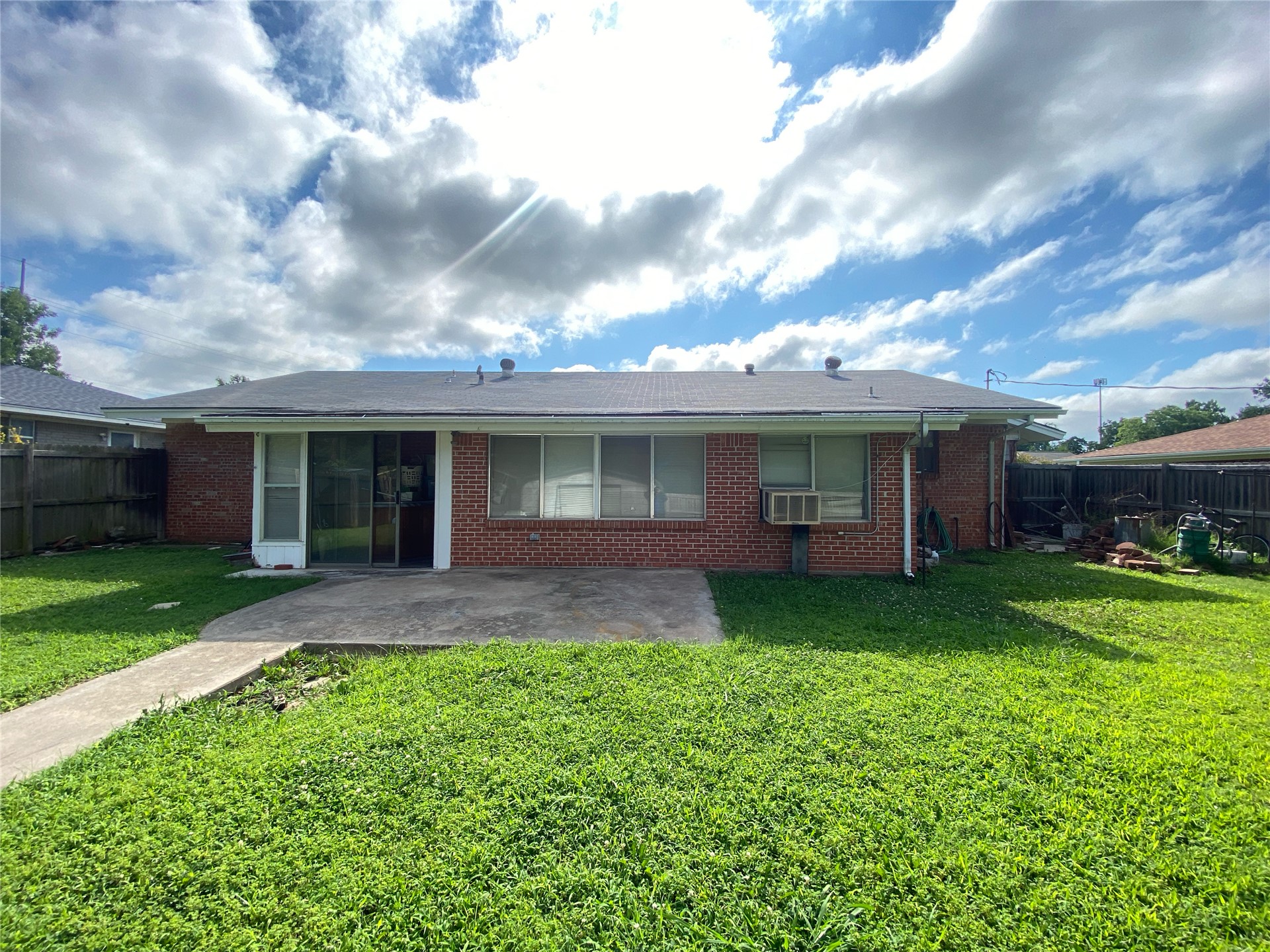 912 S Thompson Avenue Property Photo 16