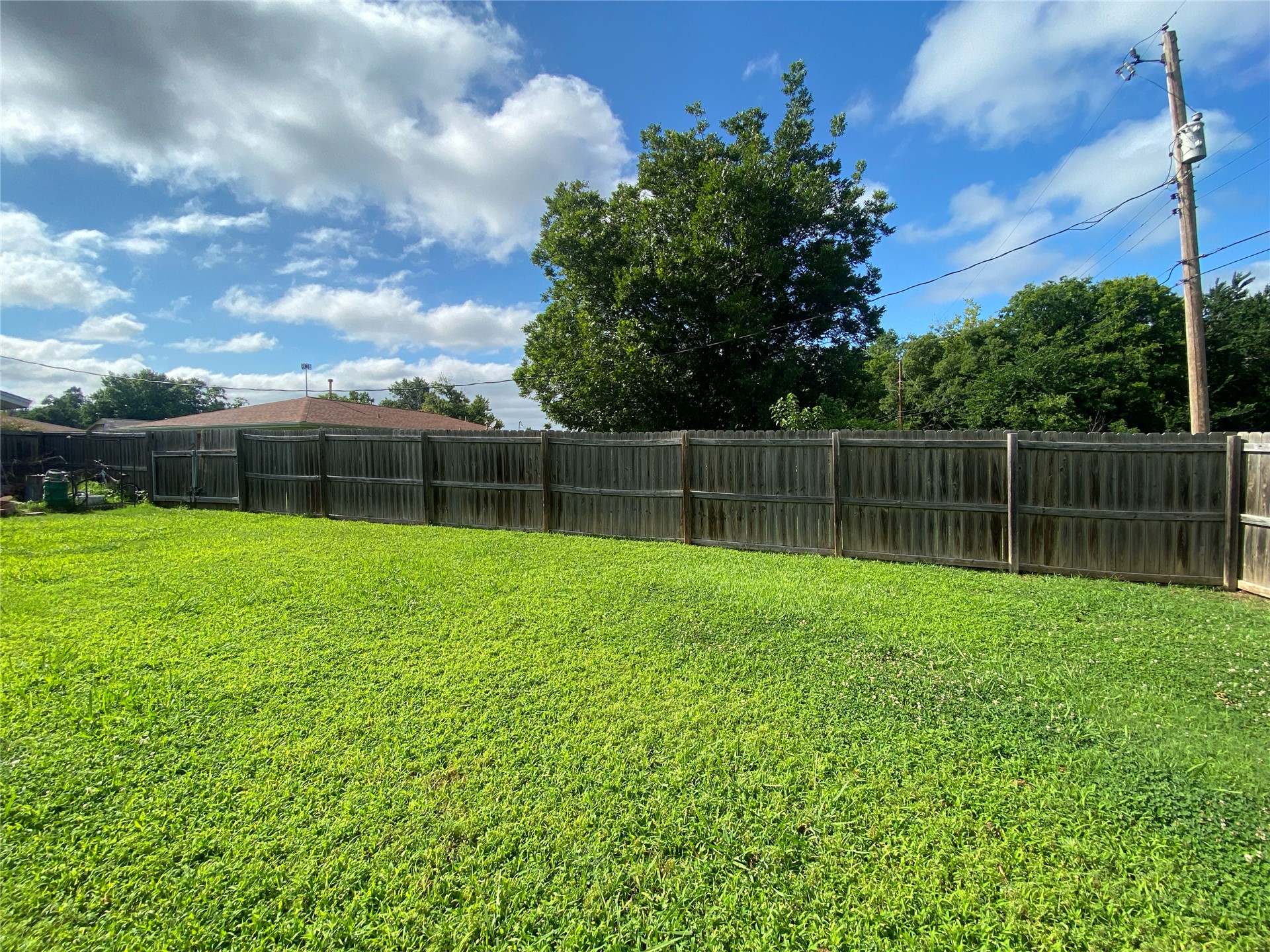 912 S Thompson Avenue Property Photo 17