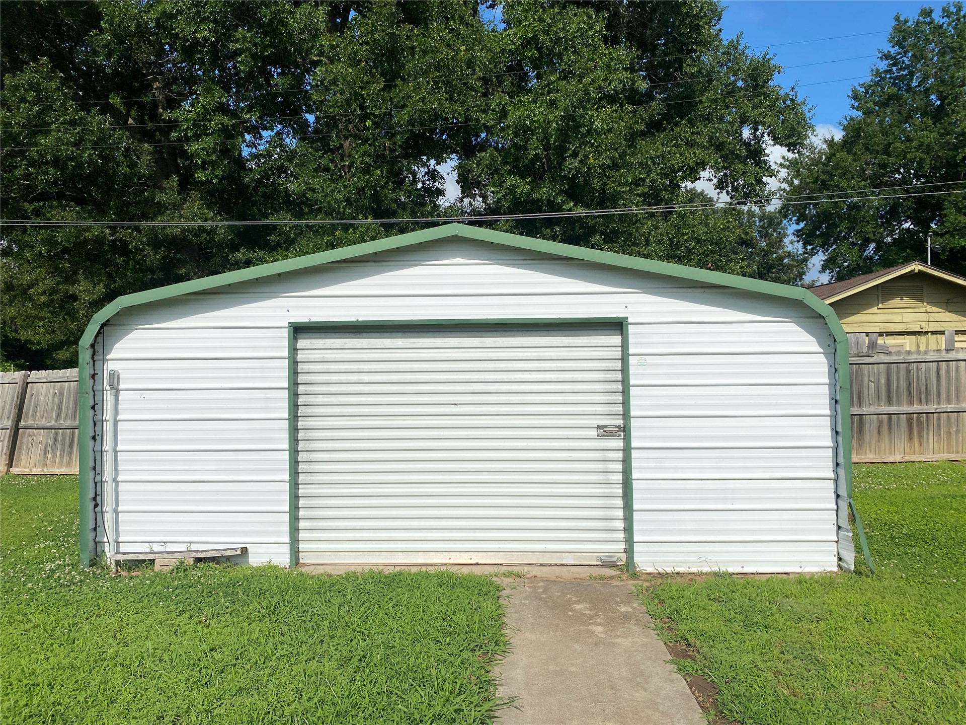 912 S Thompson Avenue Property Photo 18