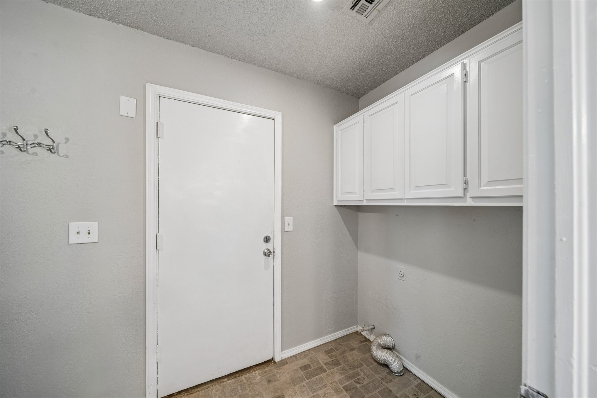 8225 Wright Place Property Photo 11