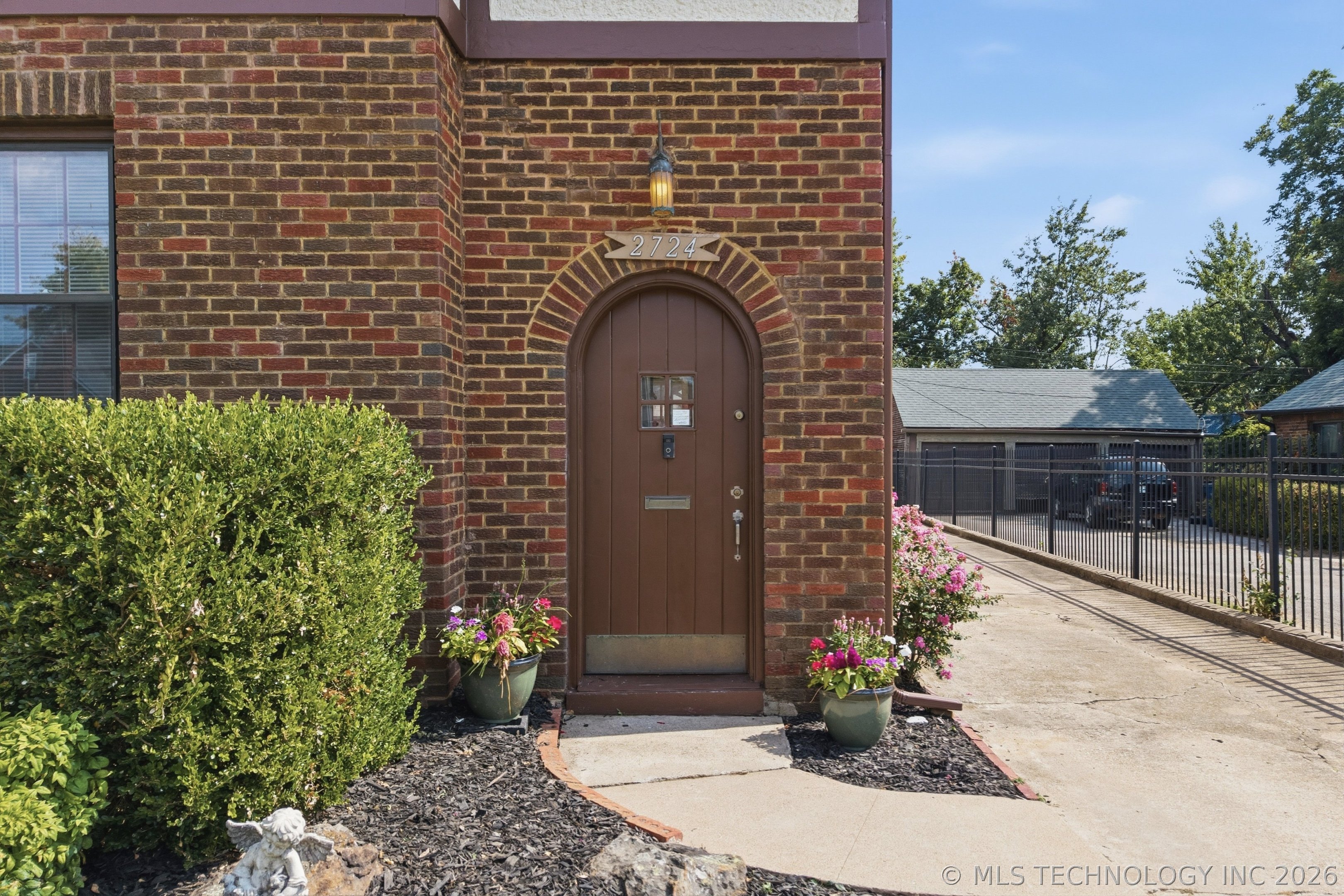 2724 E 14th Street Property Photo 5