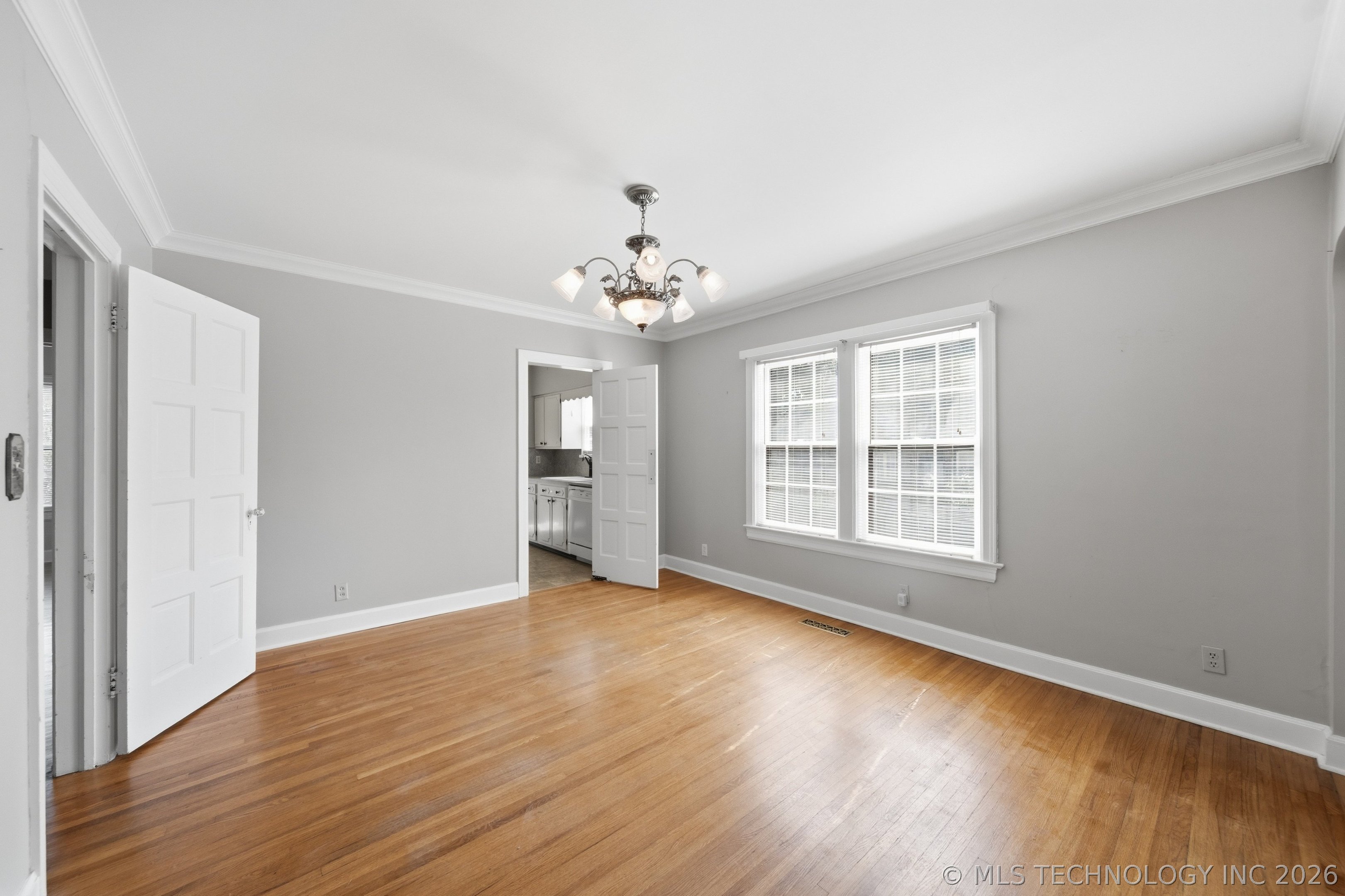 2724 E 14th Street Property Photo 8