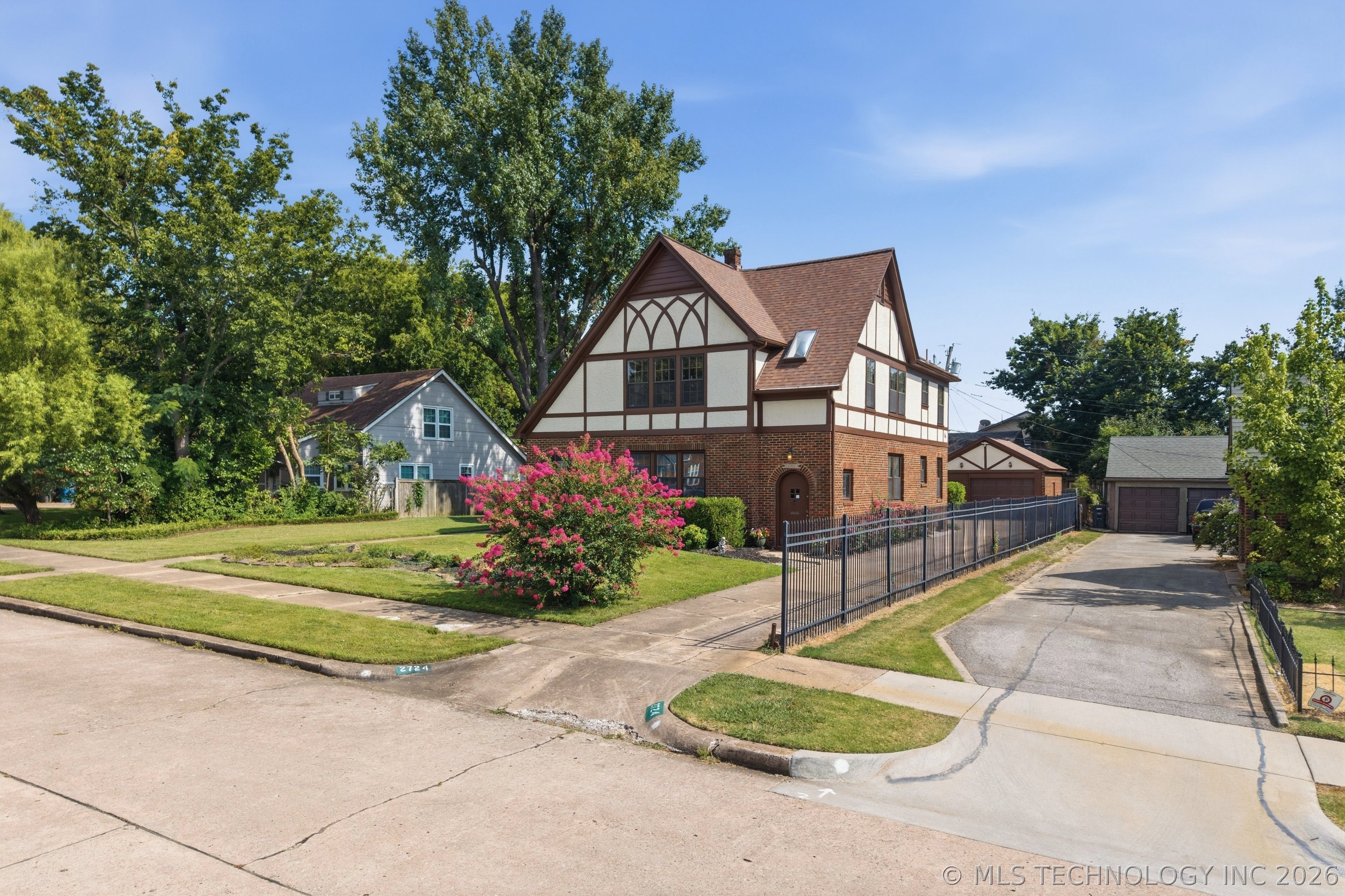 2724 E 14th Street Property Photo 44