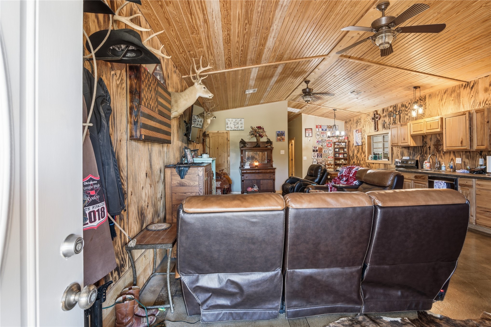 2096 E 168th Street N Property Photo 4