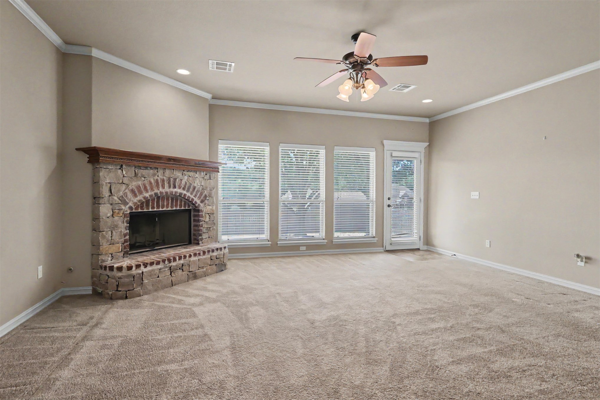 810 S Tallchief Avenue Property Photo 12