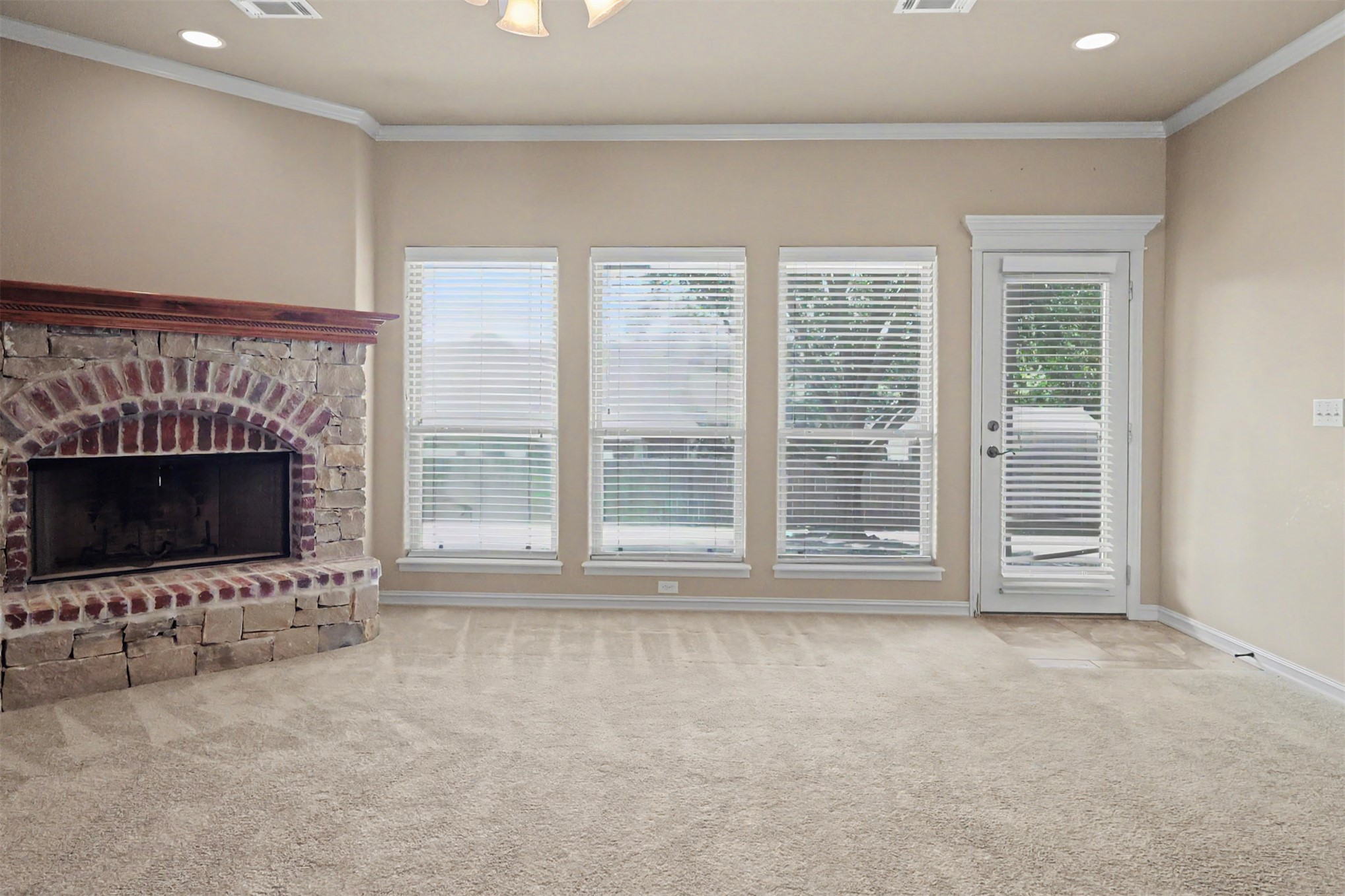 810 S Tallchief Avenue Property Photo 14