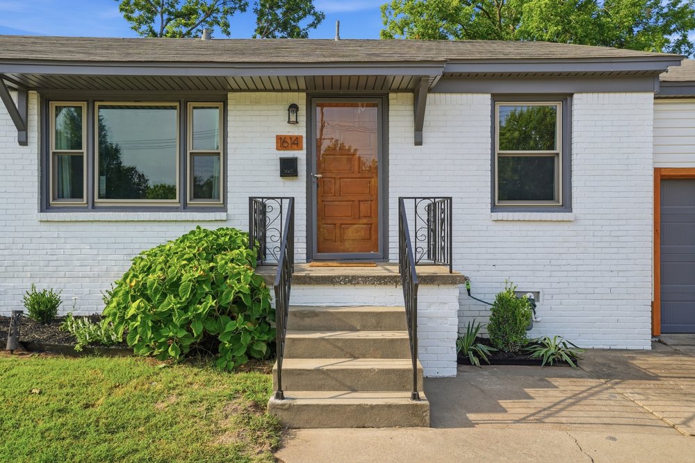 1614 E 41st Street Property Photo 3