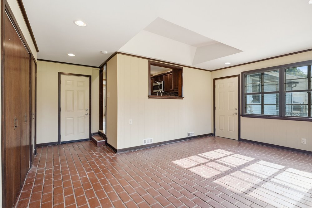 1614 E 41st Street Property Photo 9