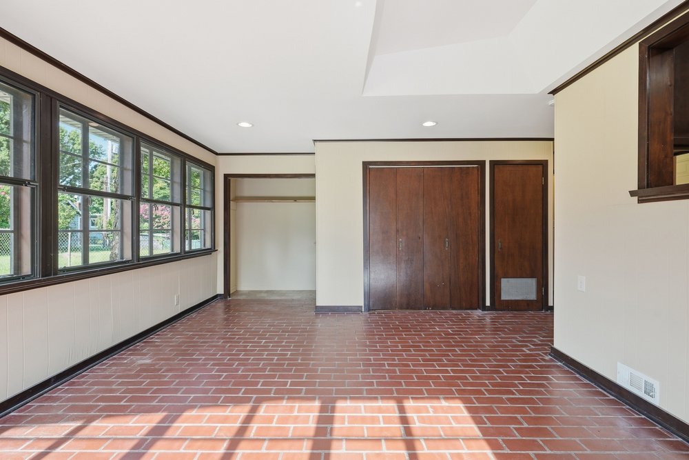 1614 E 41st Street Property Photo 10