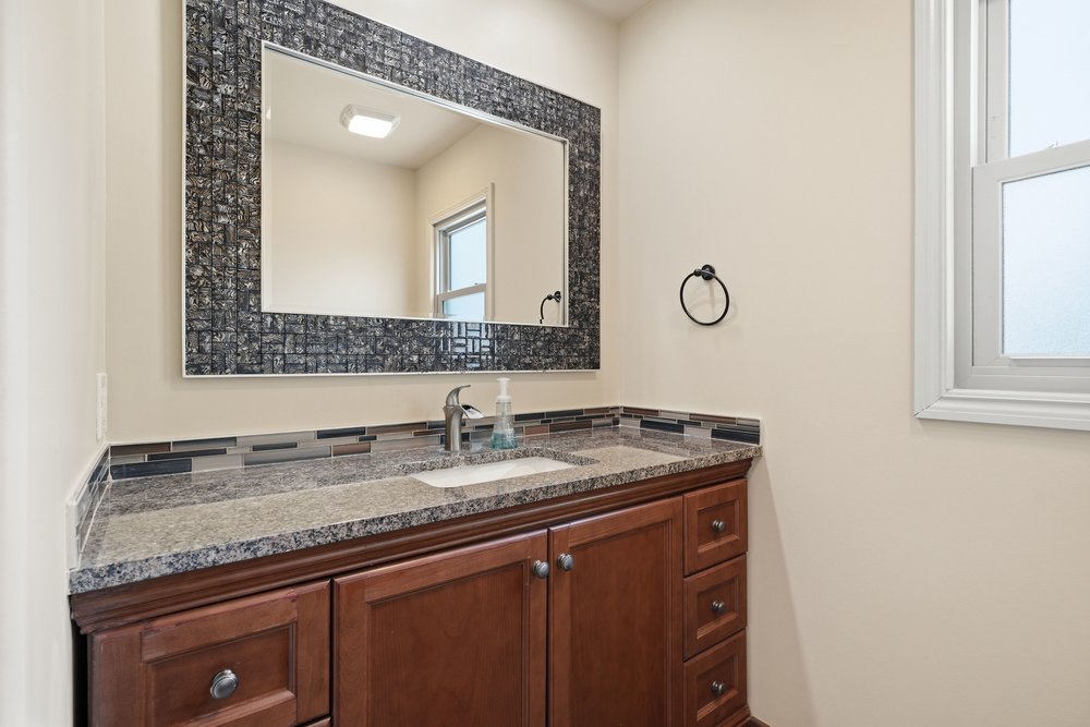 1614 E 41st Street Property Photo 19