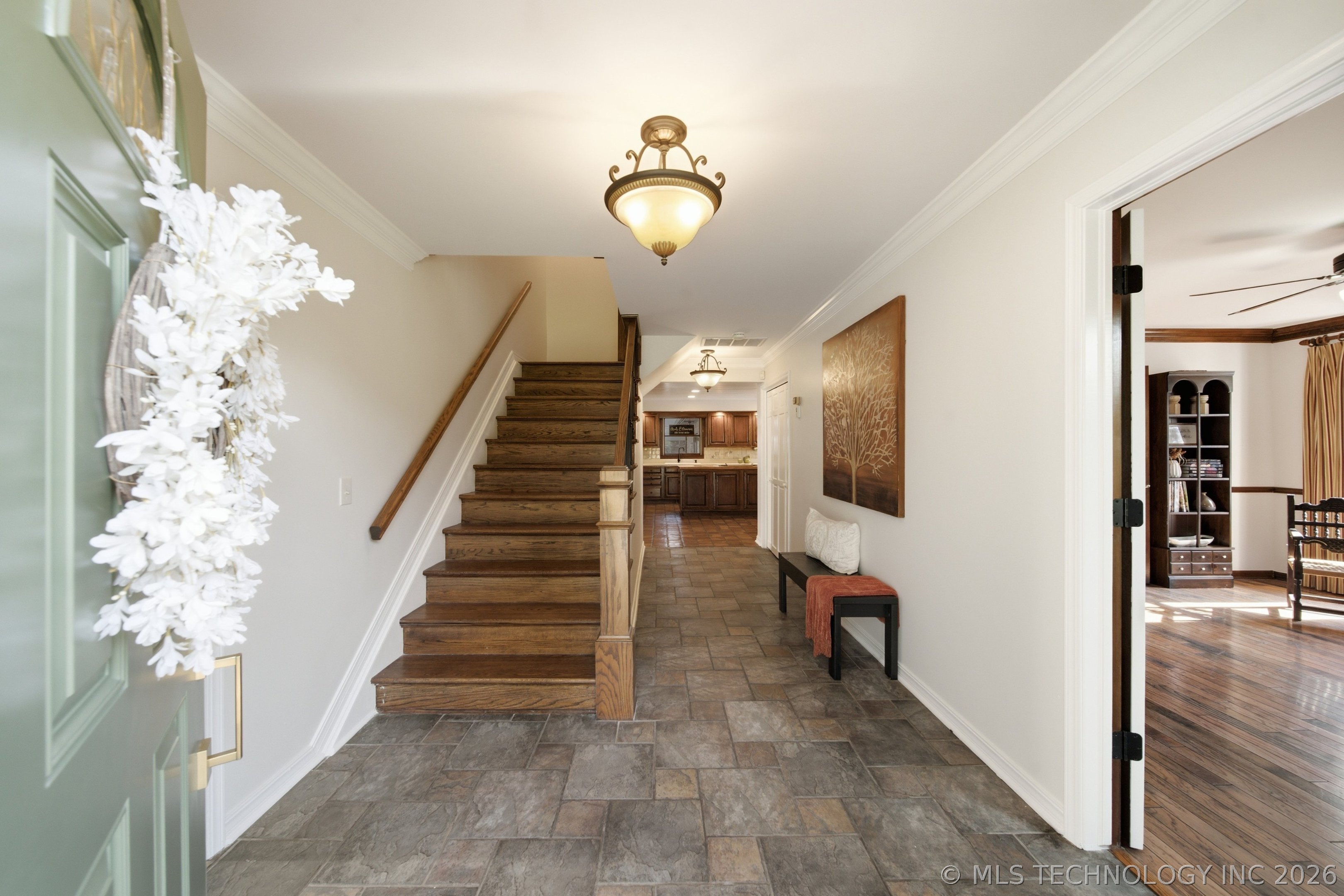 118 E 25th Street Property Photo 4