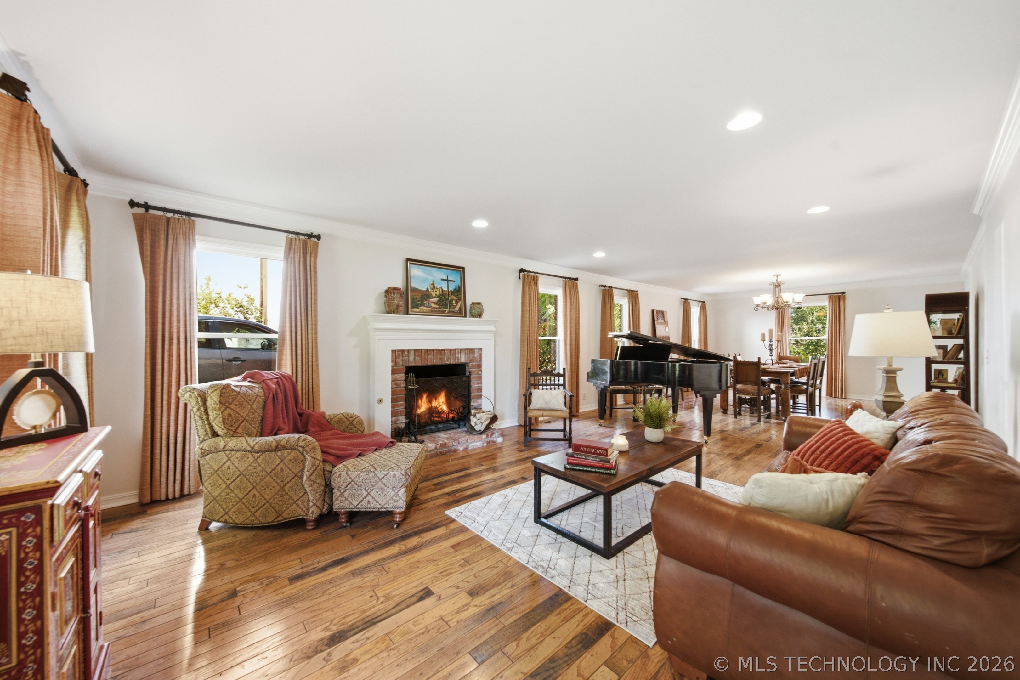 118 E 25th Street Property Photo 5