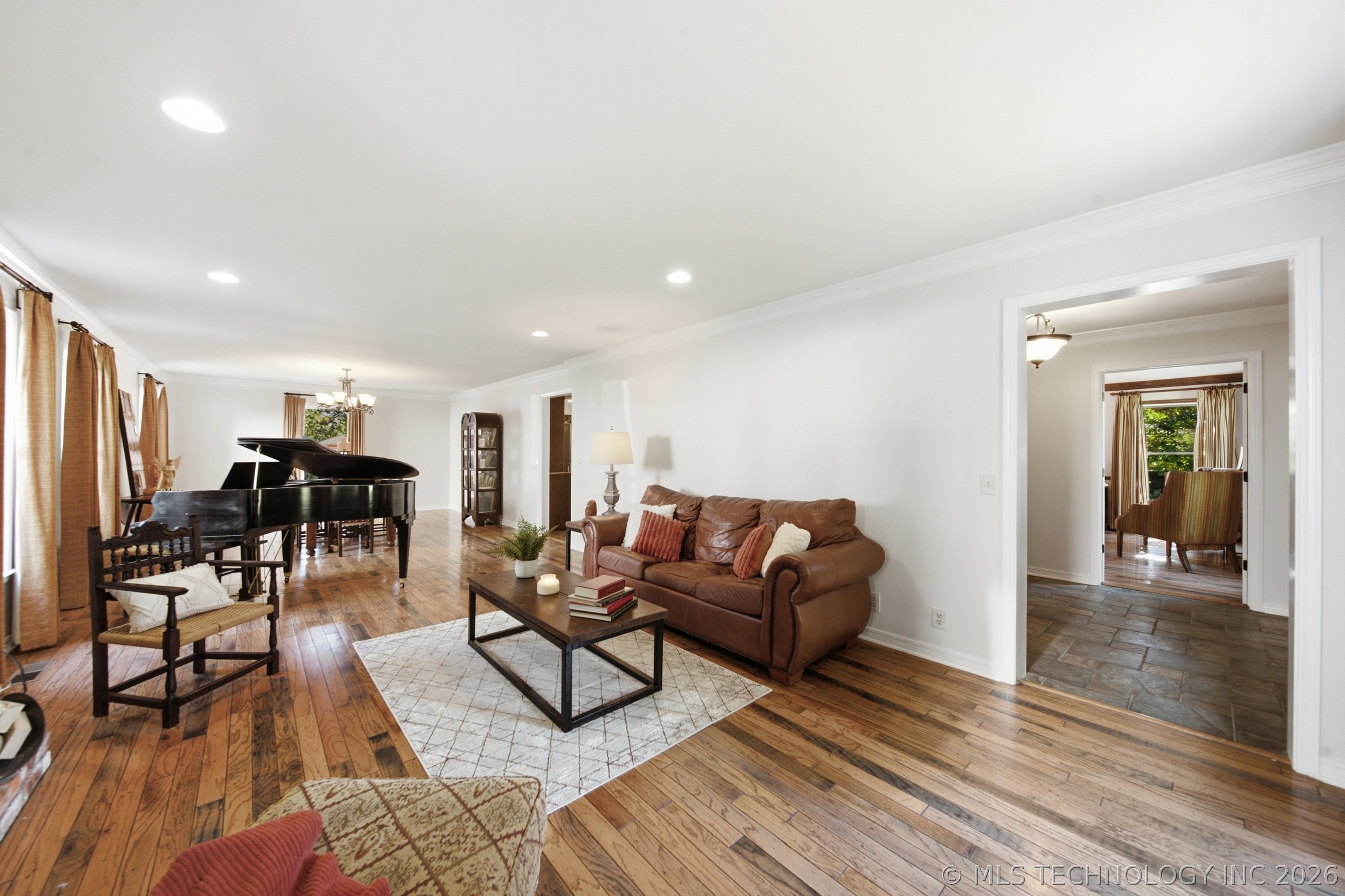 118 E 25th Street Property Photo 6