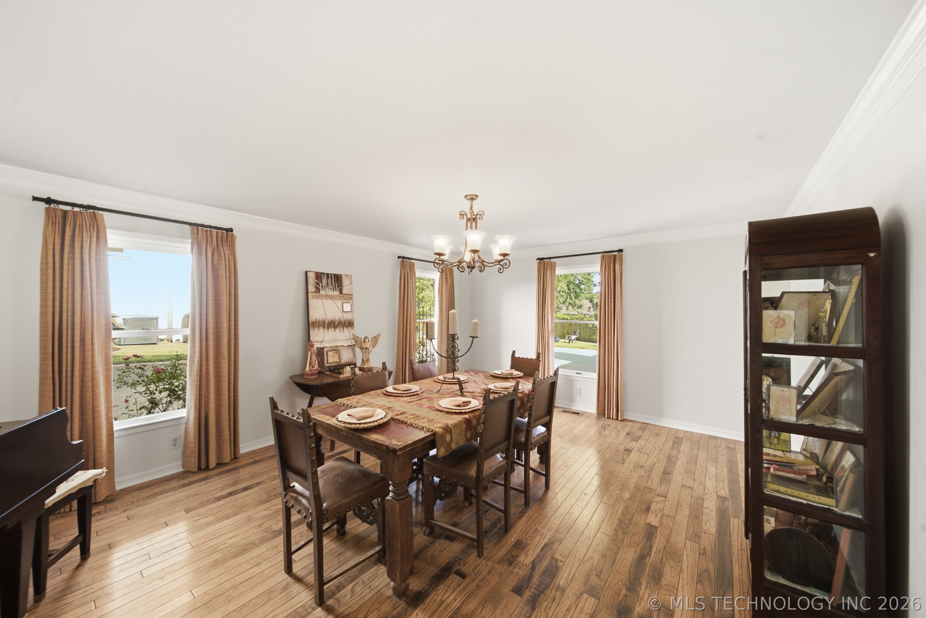 118 E 25th Street Property Photo 9