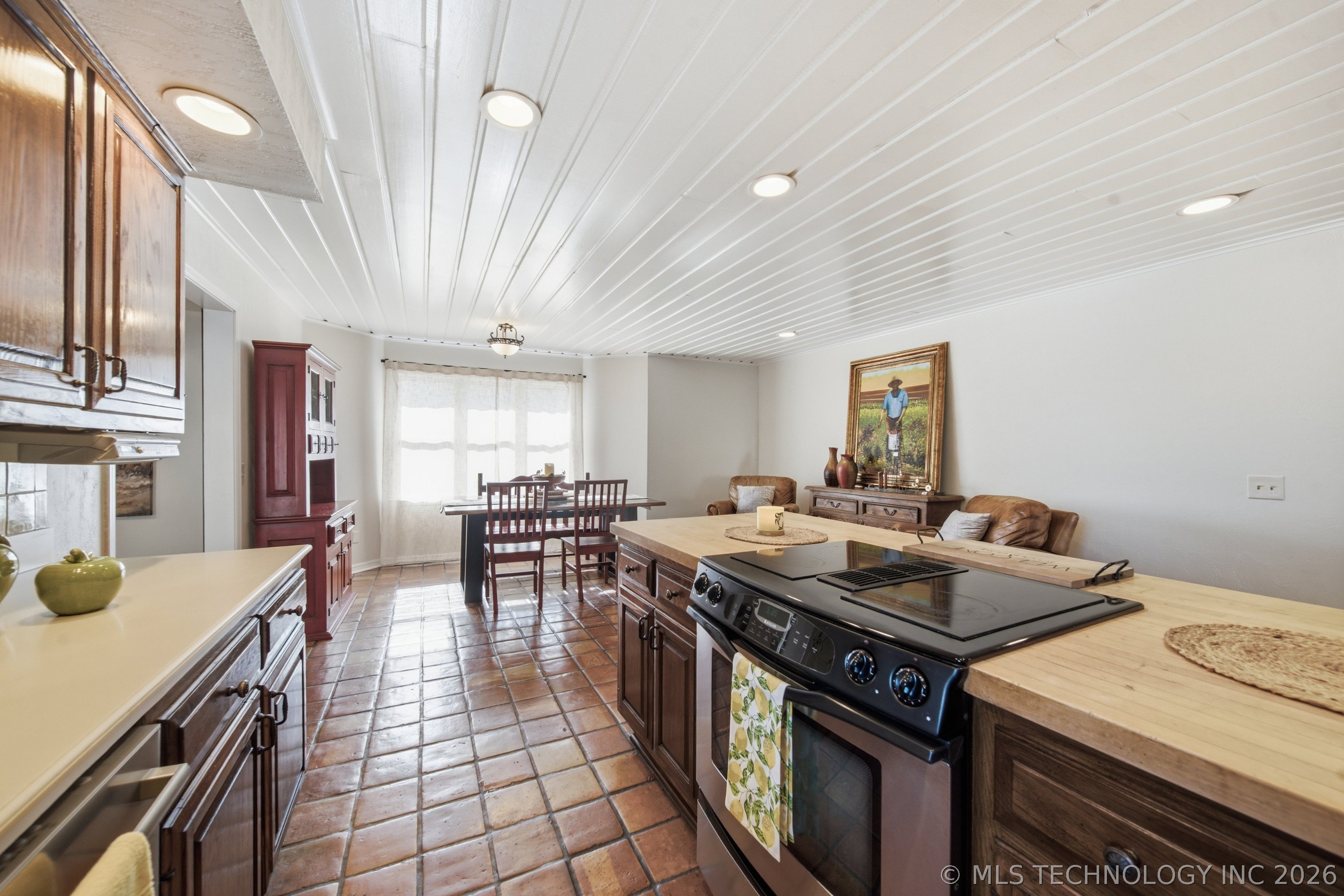 118 E 25th Street Property Photo 17