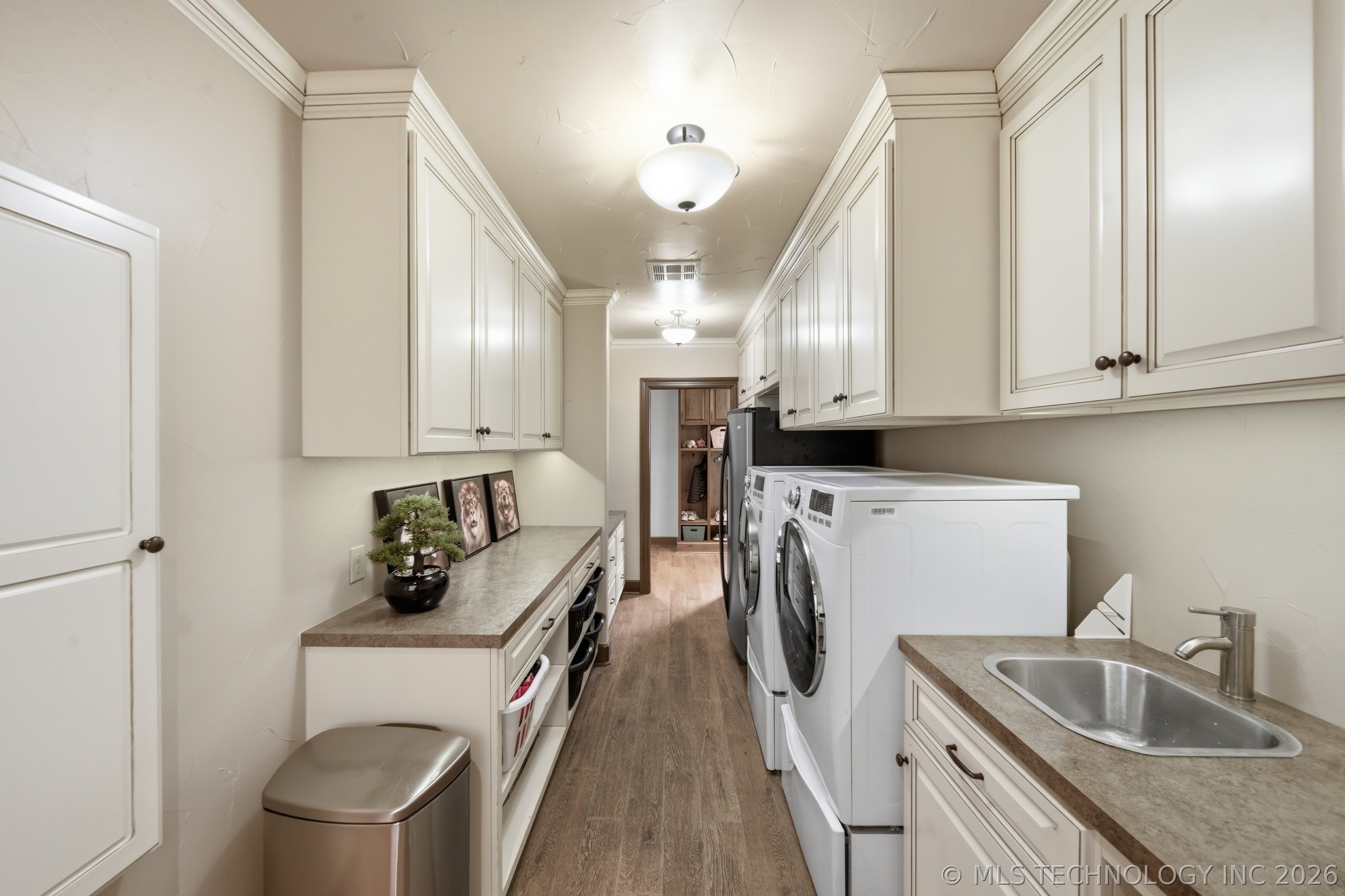 118 E 25th Street Property Photo 22