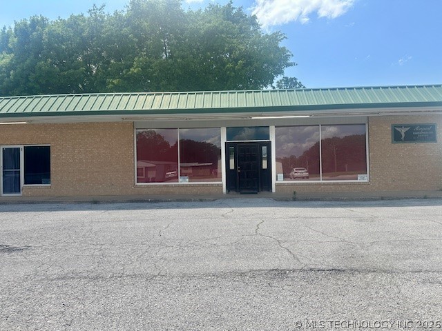 11 Sheraton Drive Property Photo 1