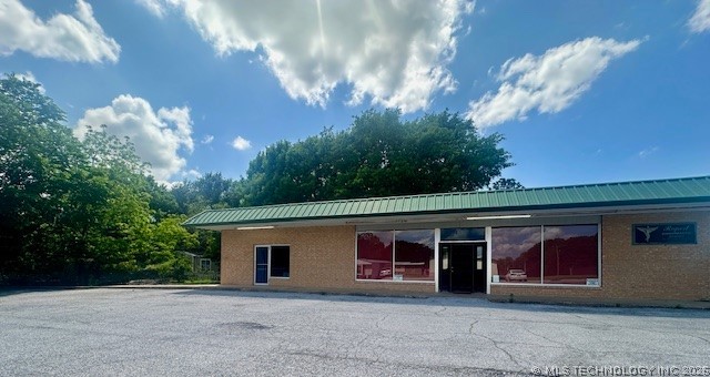 11 Sheraton Drive Property Photo 2