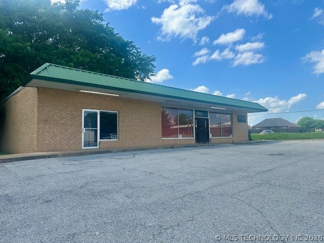 11 Sheraton Drive Property Photo 3