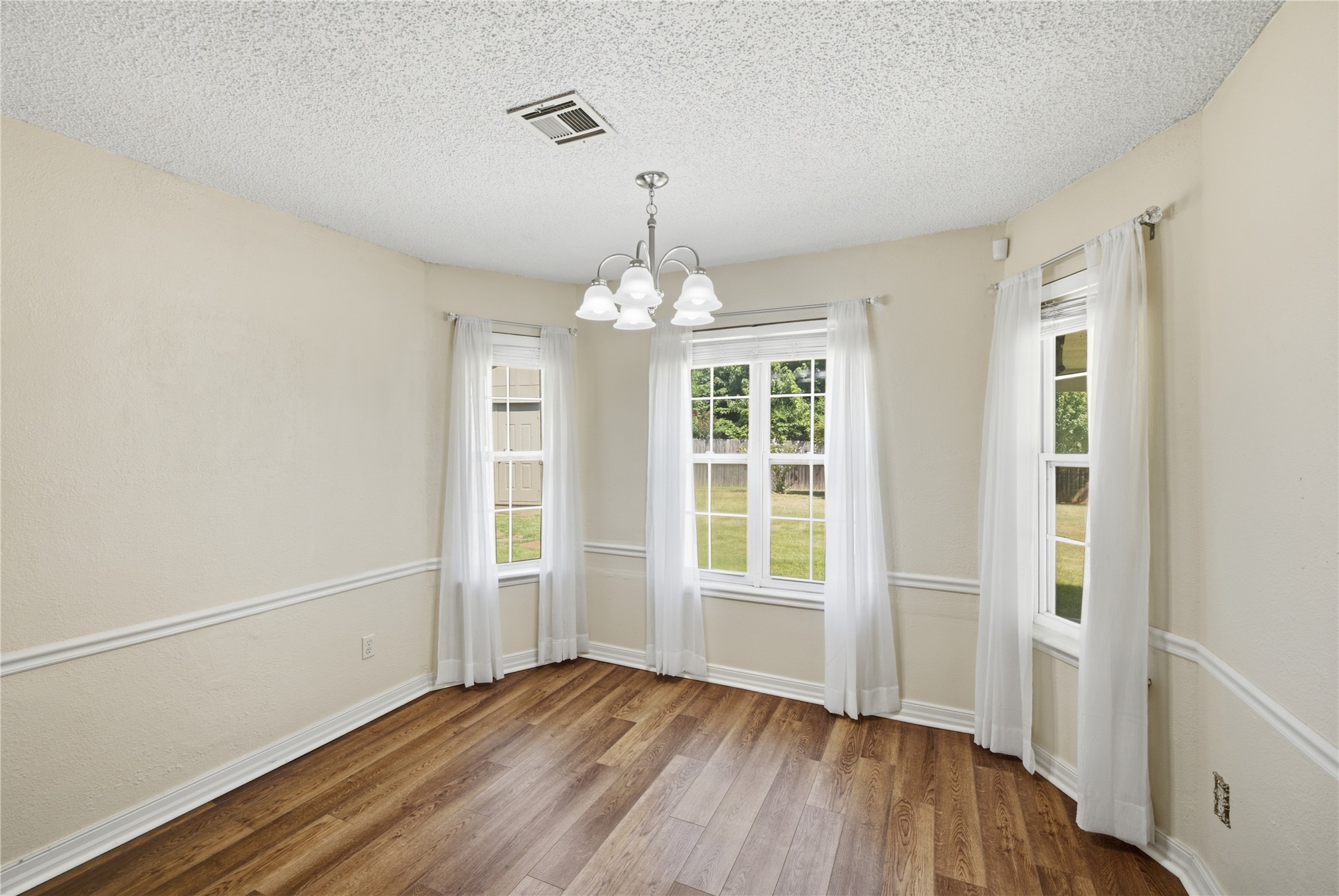 433 Keats Street Property Photo 6