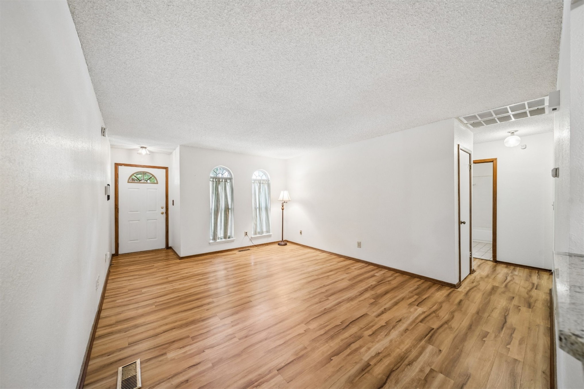 11906 E 37th Place Property Photo 4