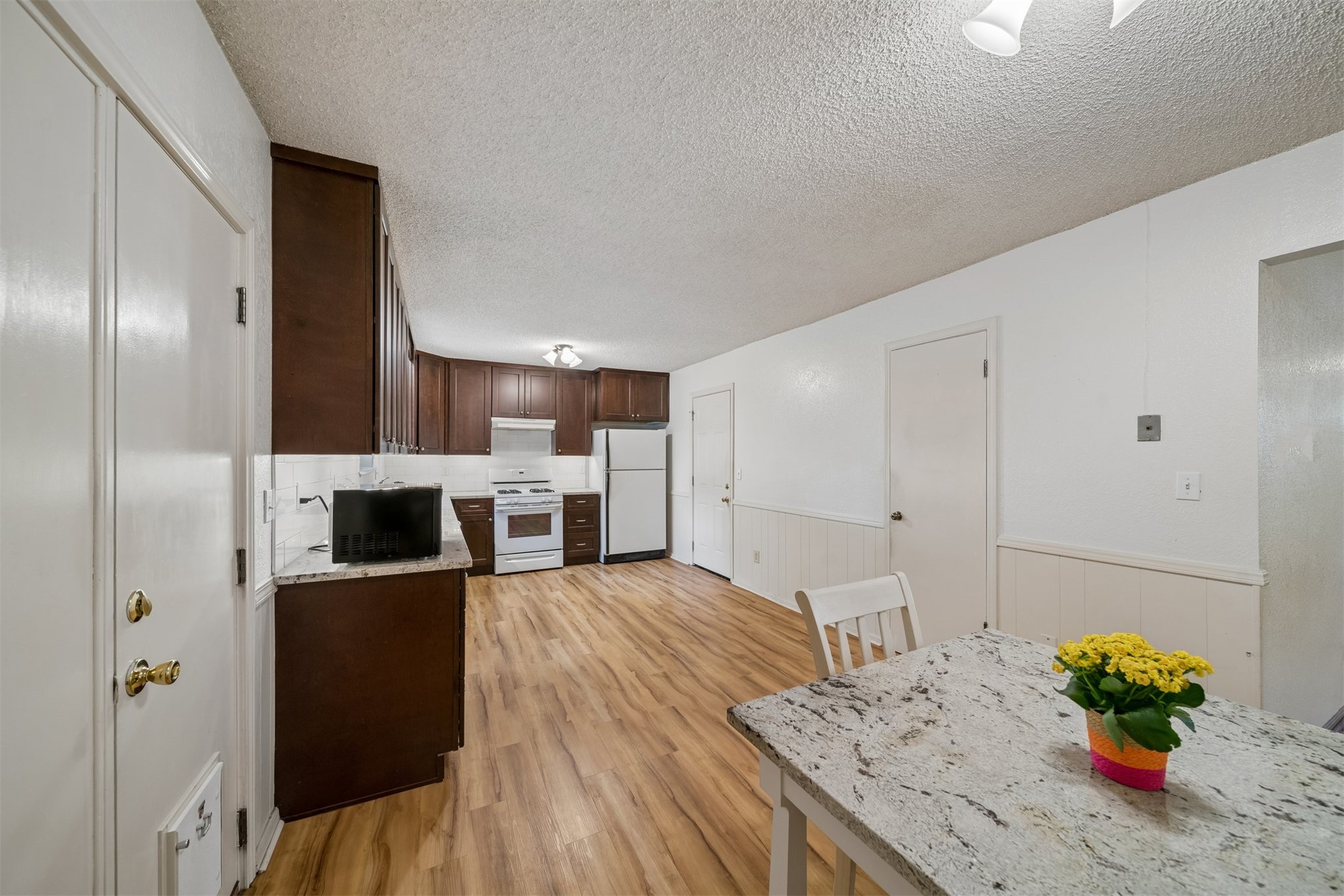 11906 E 37th Place Property Photo 8