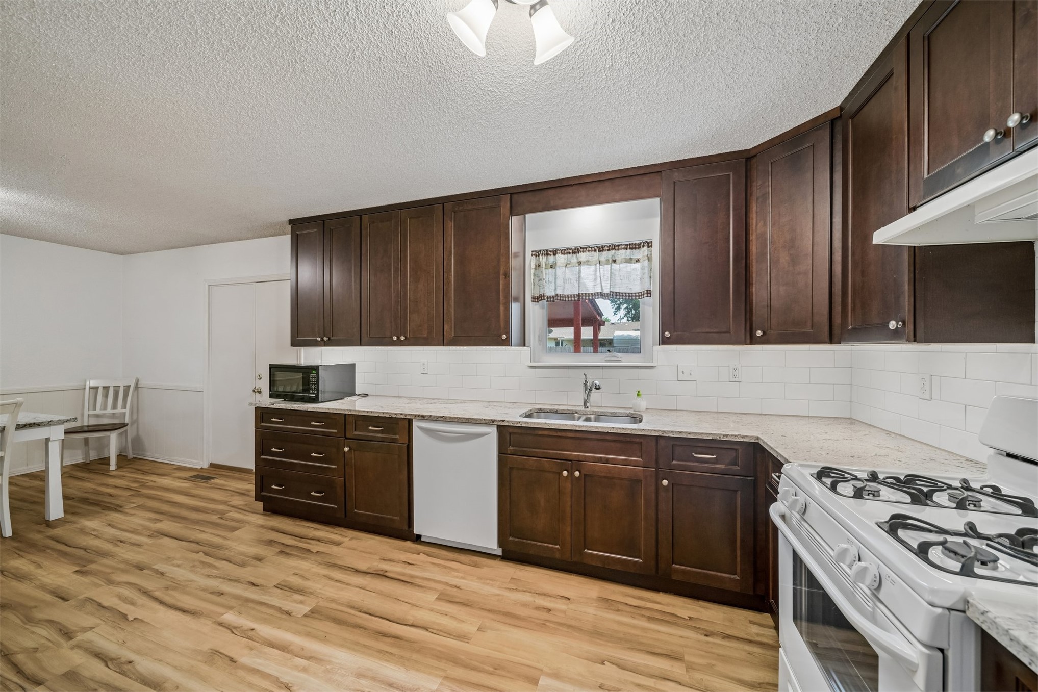 11906 E 37th Place Property Photo 12