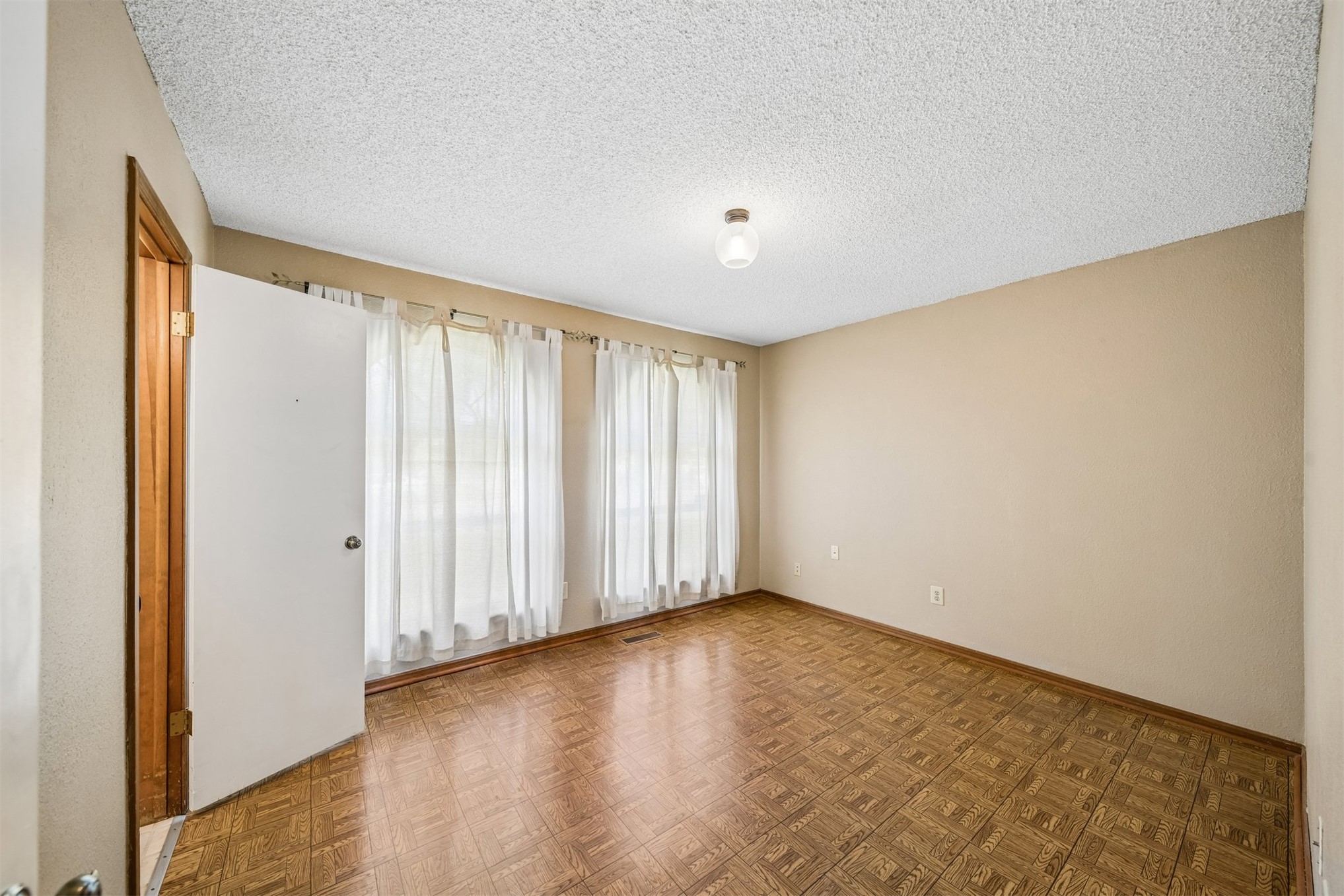 11906 E 37th Place Property Photo 13