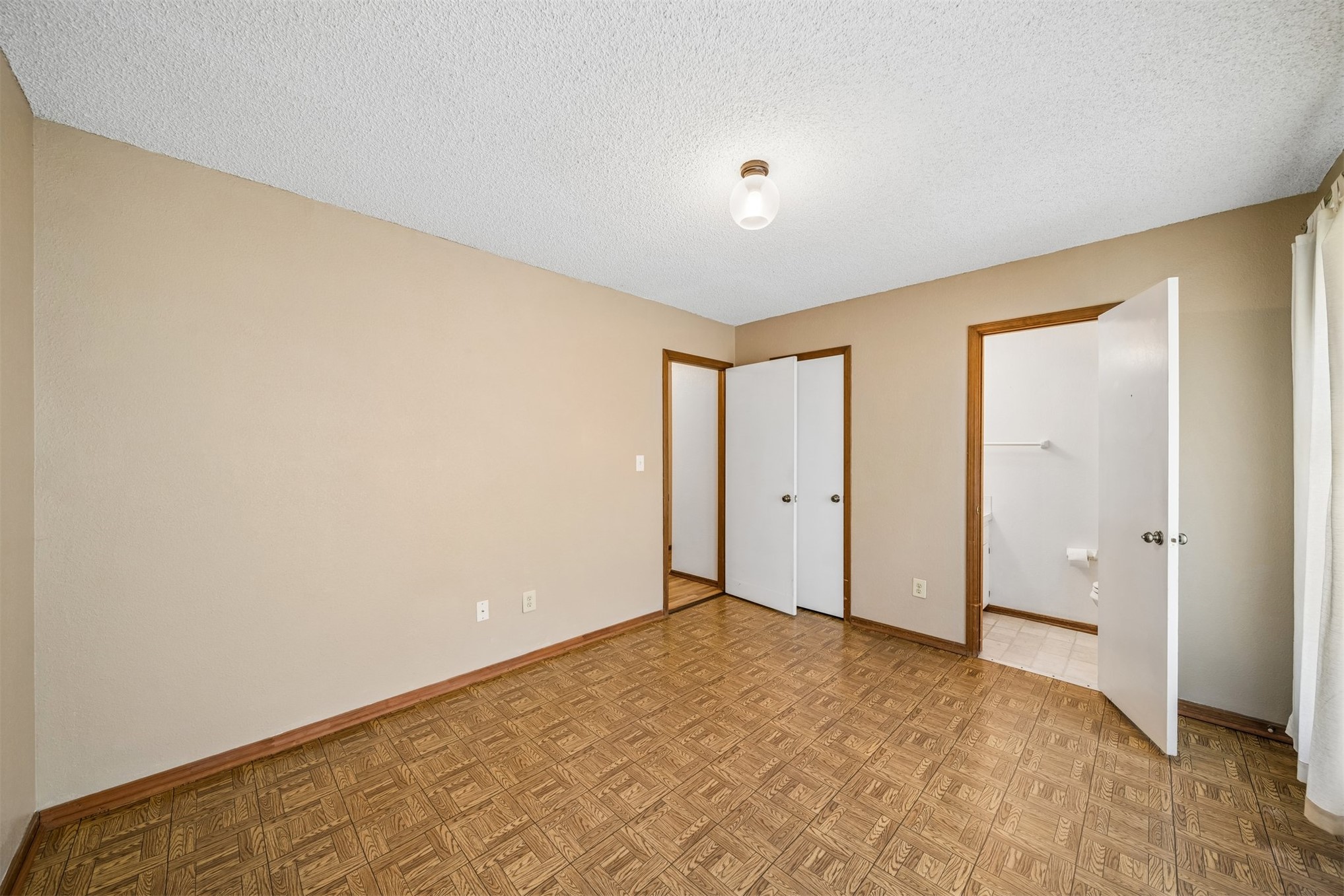 11906 E 37th Place Property Photo 14