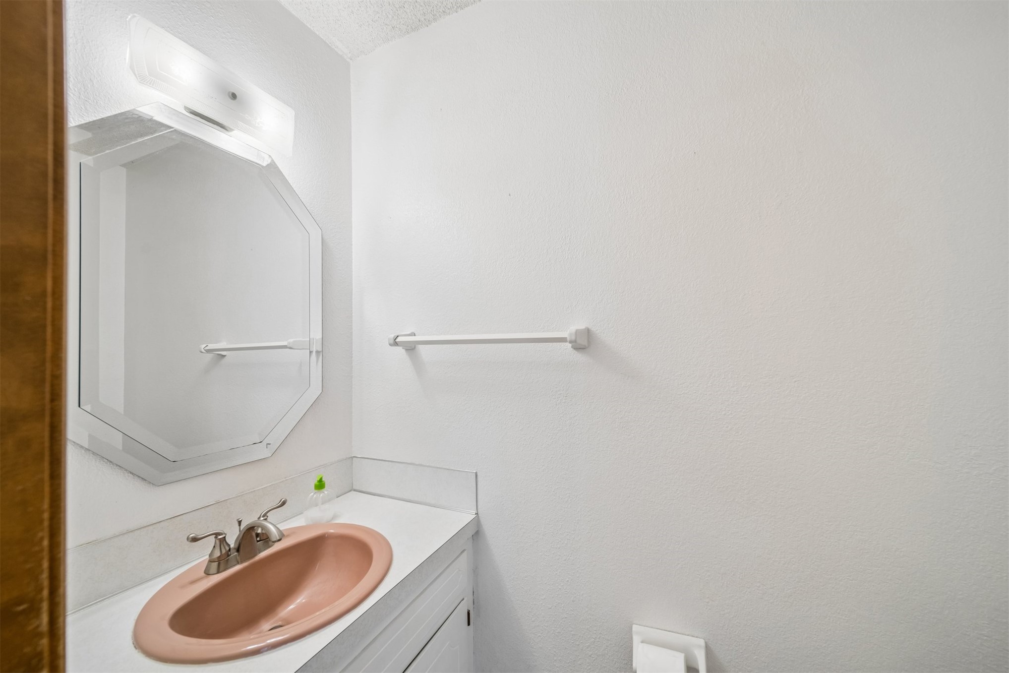 11906 E 37th Place Property Photo 15