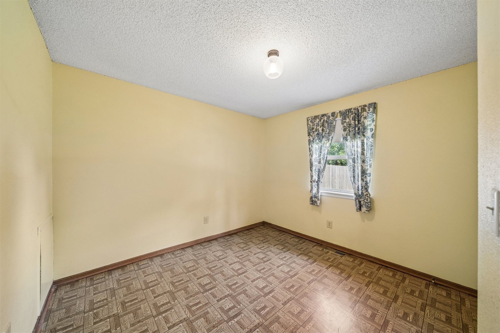 11906 E 37th Place Property Photo 18