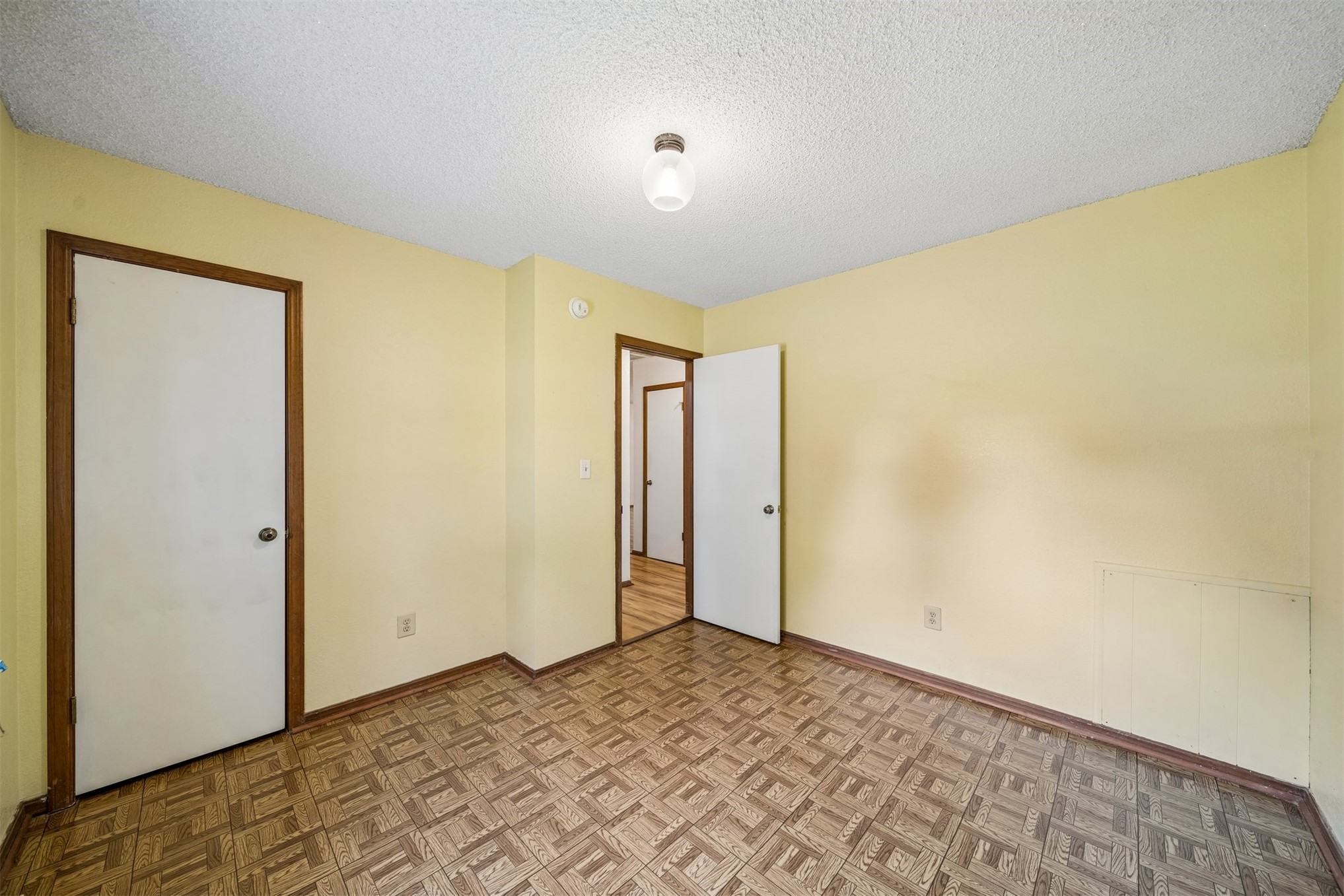 11906 E 37th Place Property Photo 19